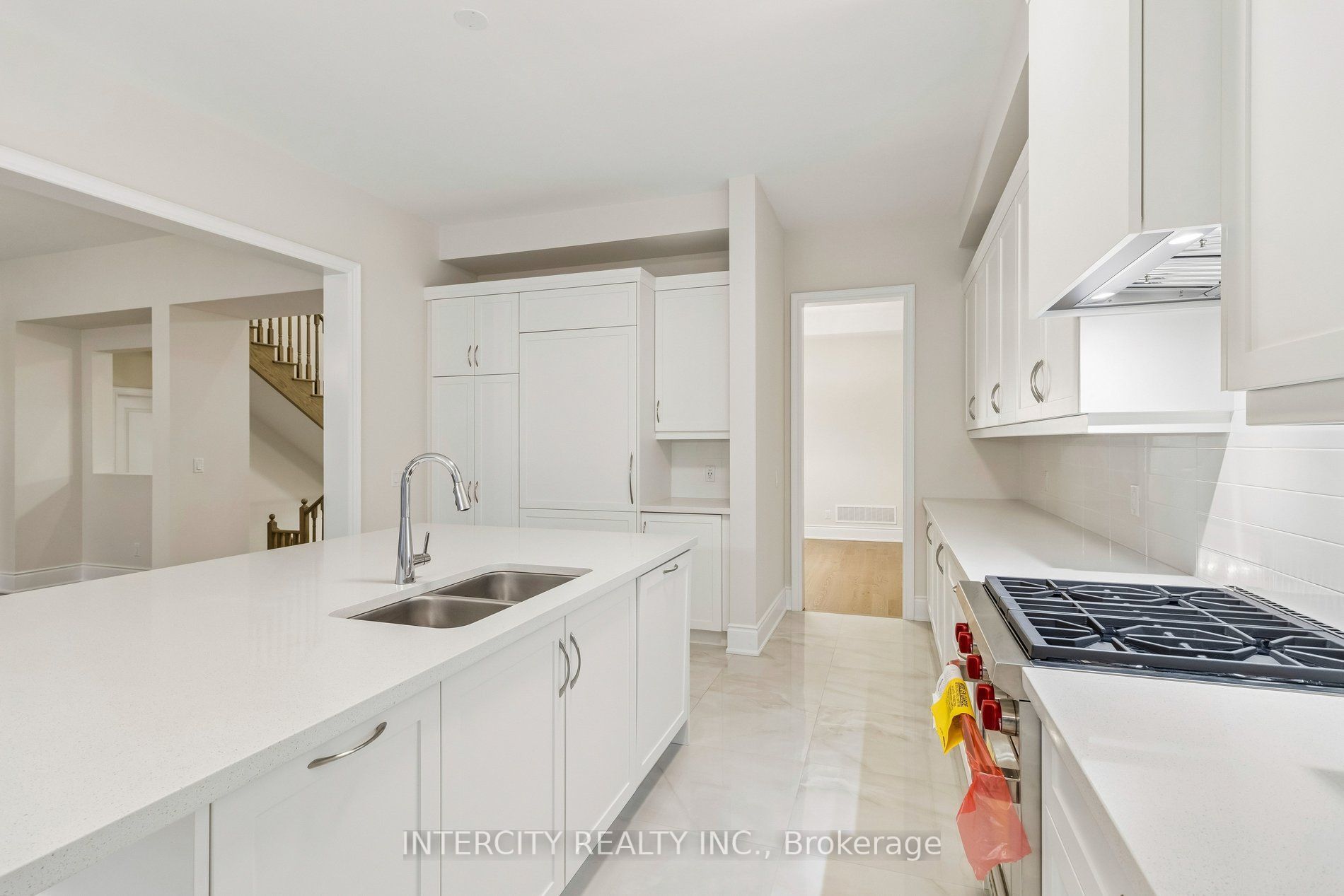 15 Garriock Hall Avenue Property Photo 21
