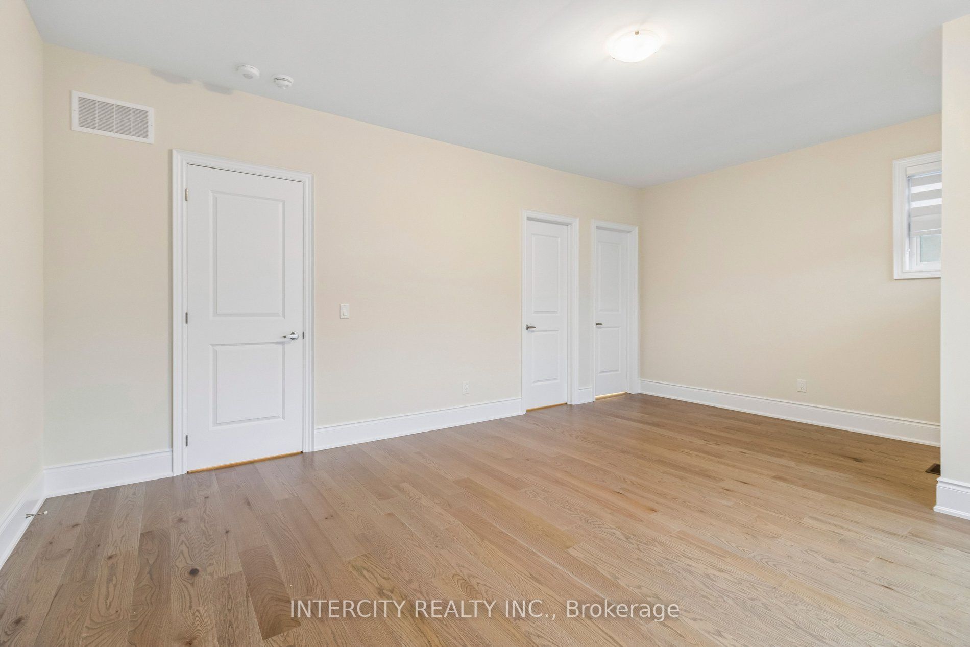 15 Garriock Hall Avenue Property Photo 29