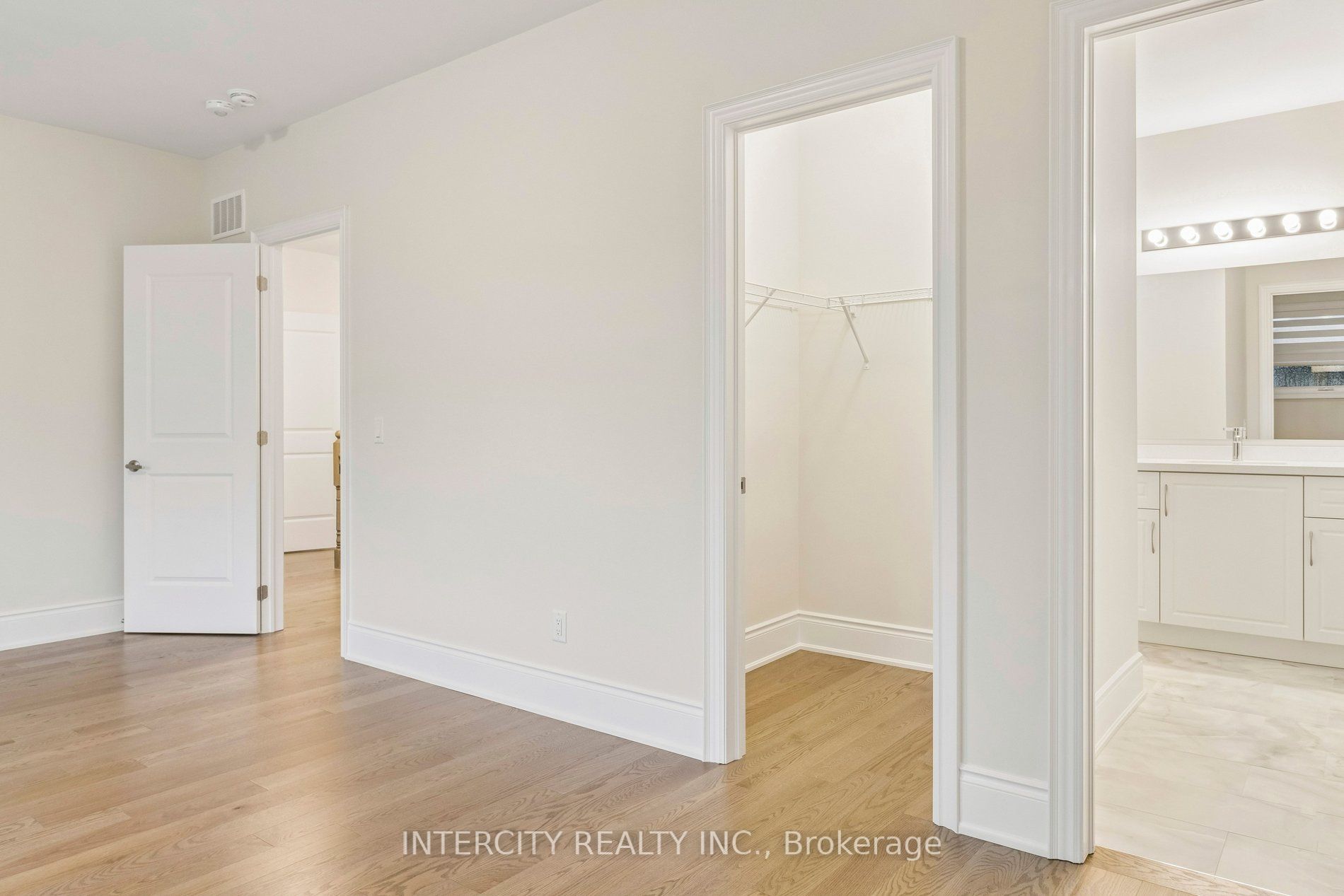 15 Garriock Hall Avenue Property Photo 31