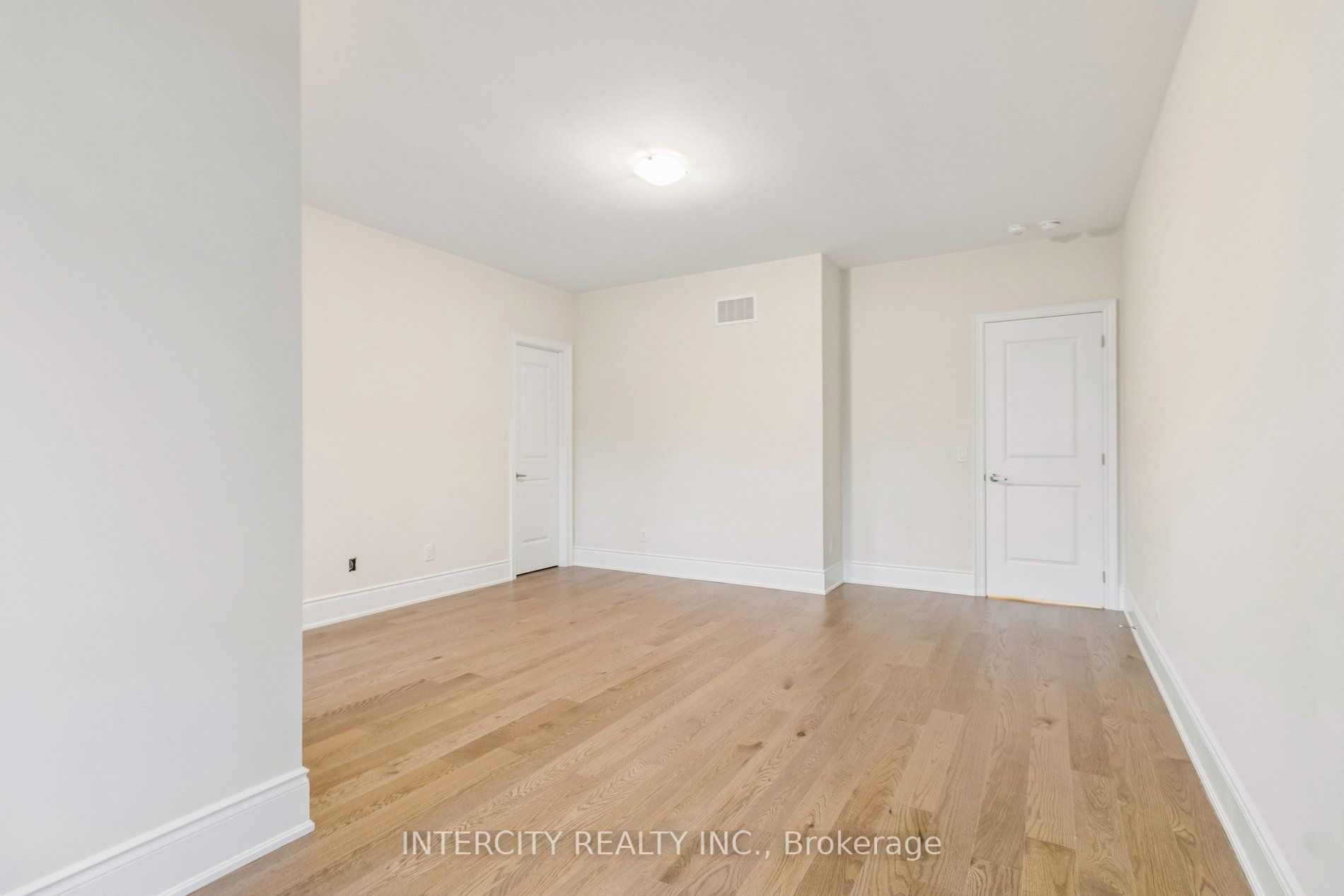 15 Garriock Hall Avenue Property Photo 33