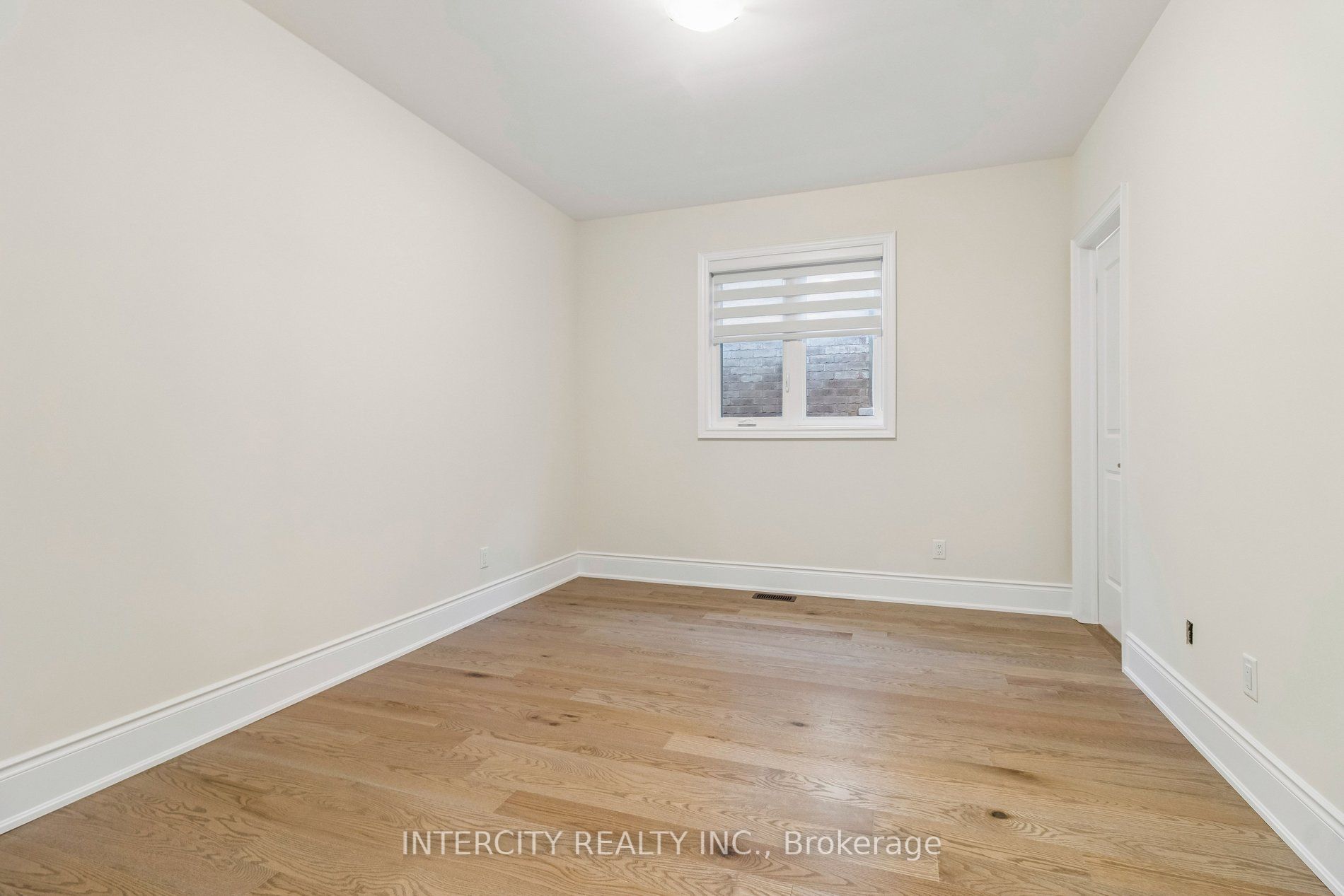 15 Garriock Hall Avenue Property Photo 35