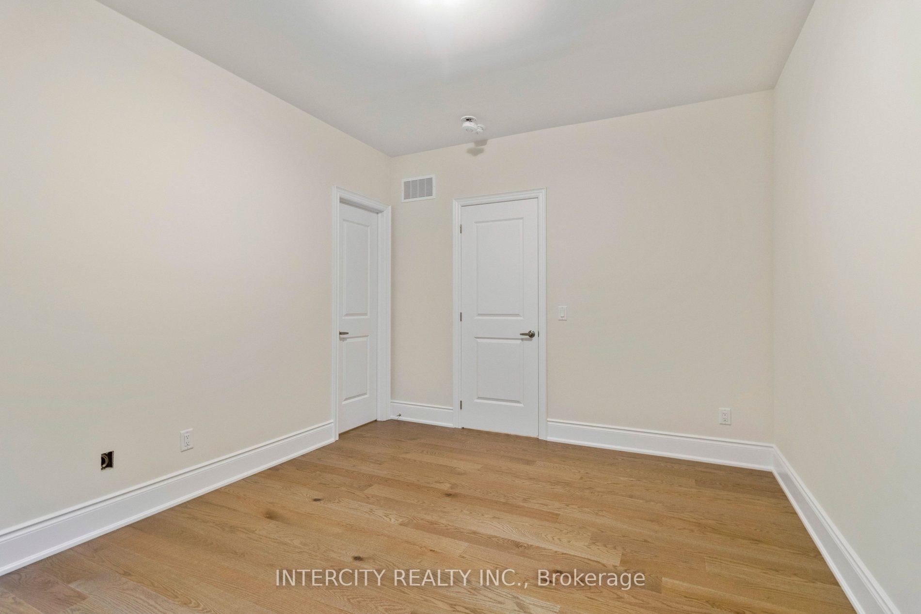 15 Garriock Hall Avenue Property Photo 36