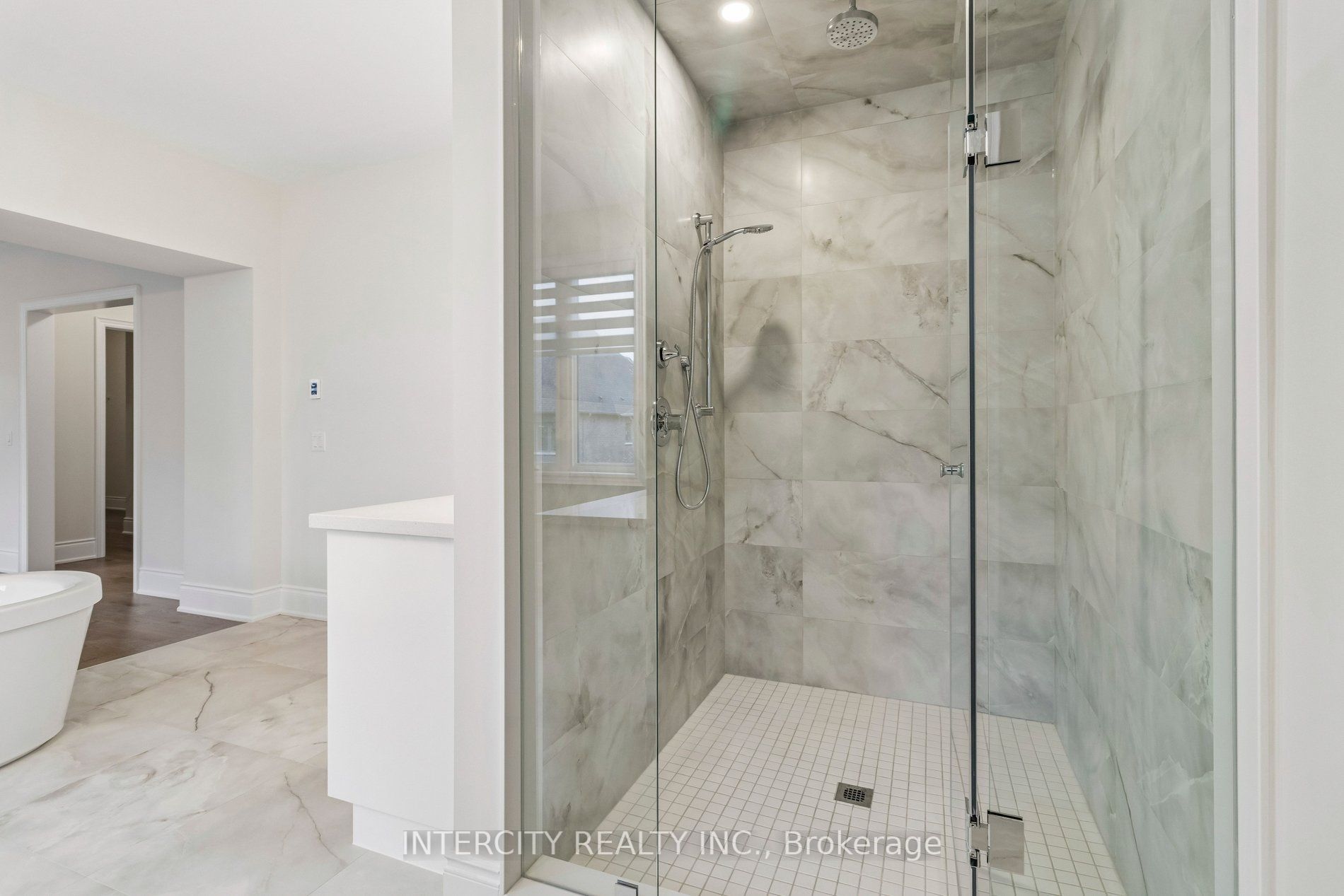 15 Garriock Hall Avenue Property Photo 43