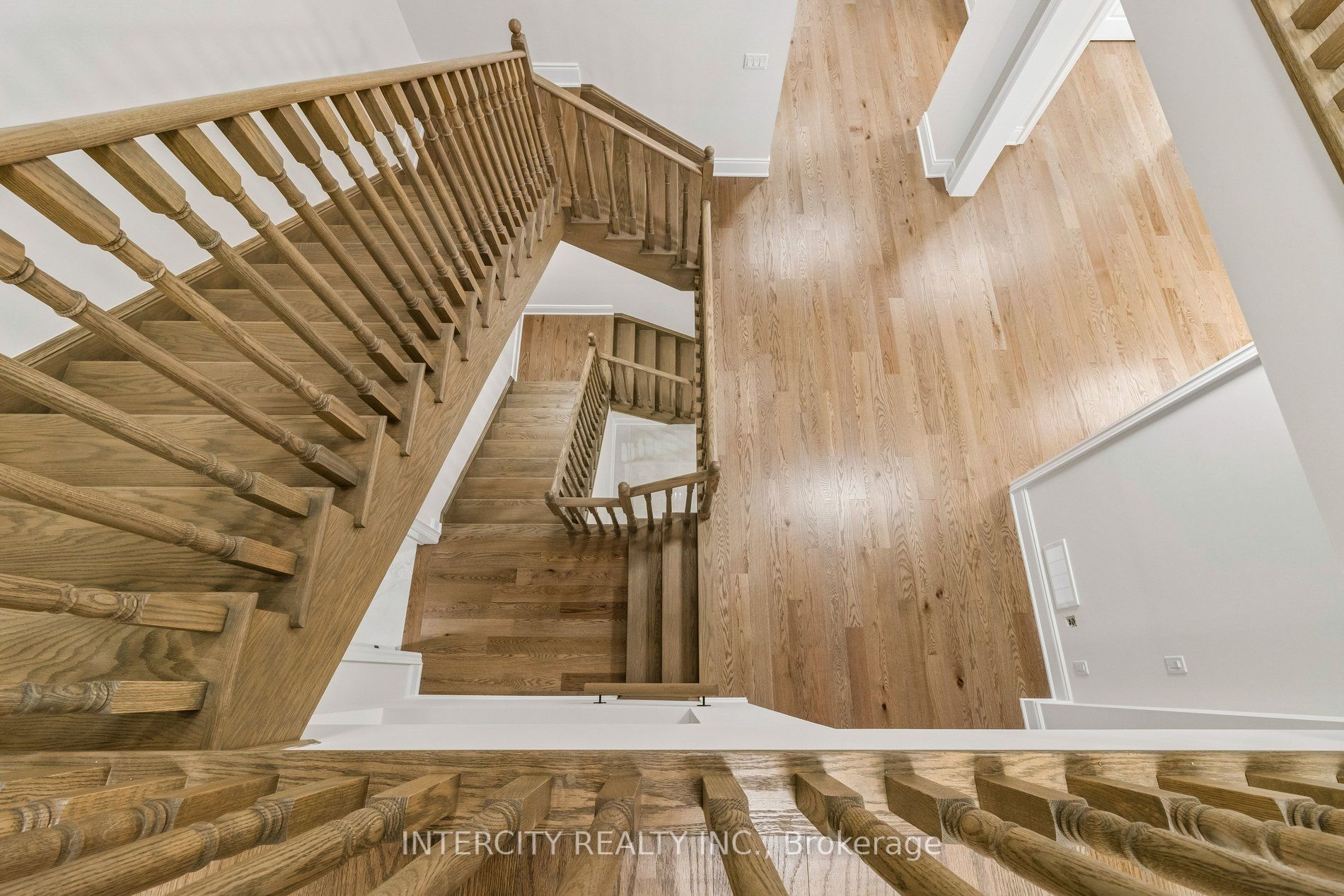 15 Garriock Hall Avenue Property Photo 44