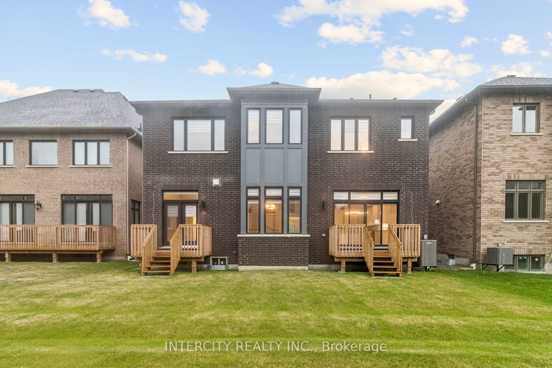15 Garriock Hall Avenue Property Photo 48