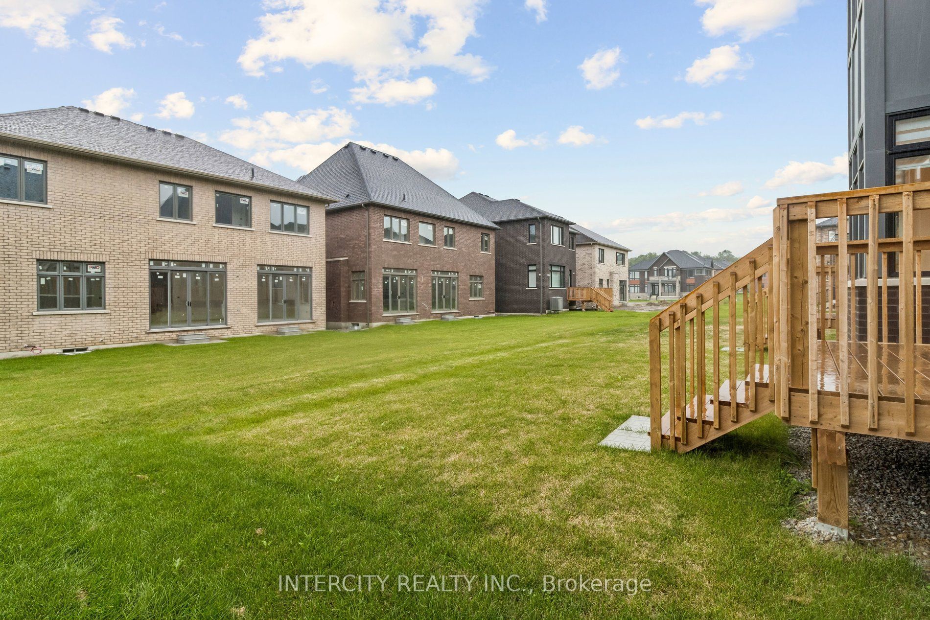 15 Garriock Hall Avenue Property Photo 49