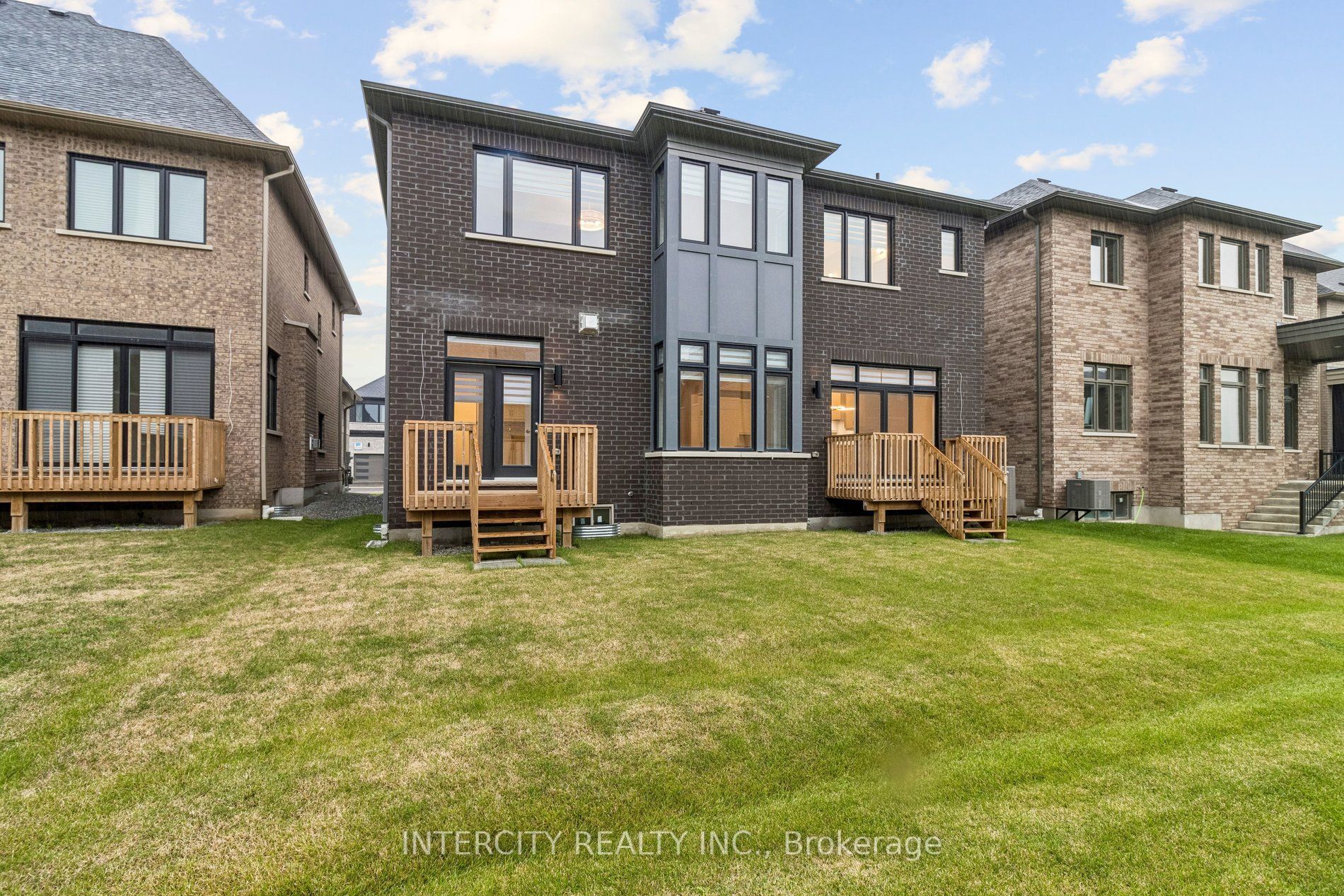 15 Garriock Hall Avenue Property Photo 50