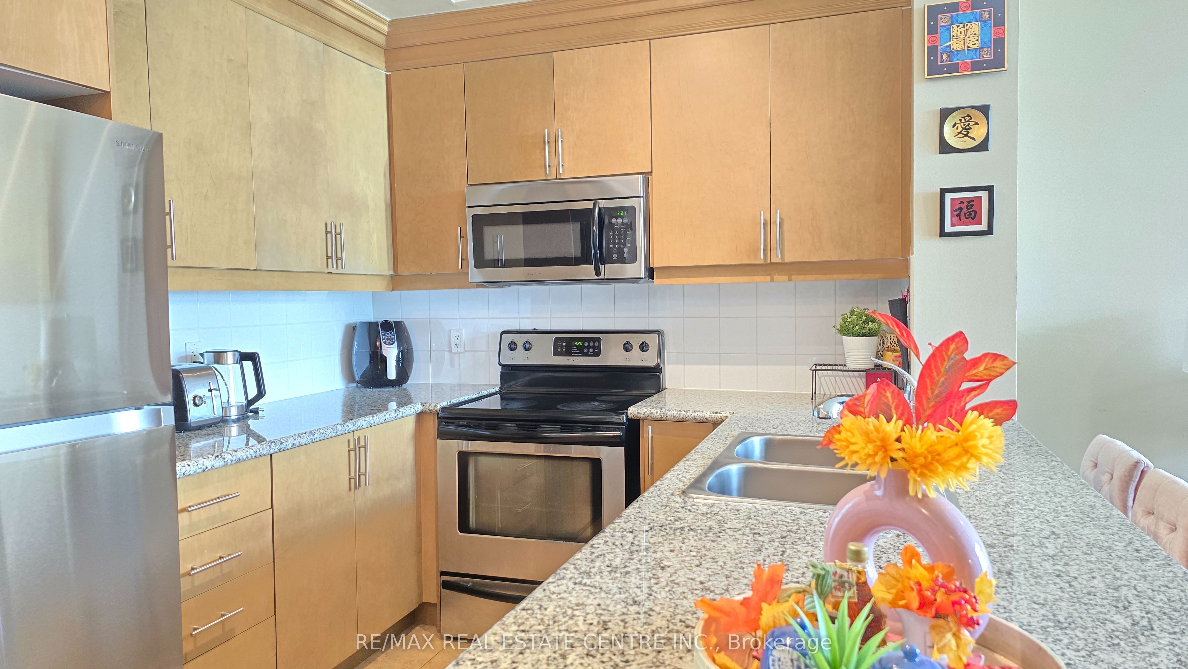 18 Harding Boulevard Ph207 Property Photo 21