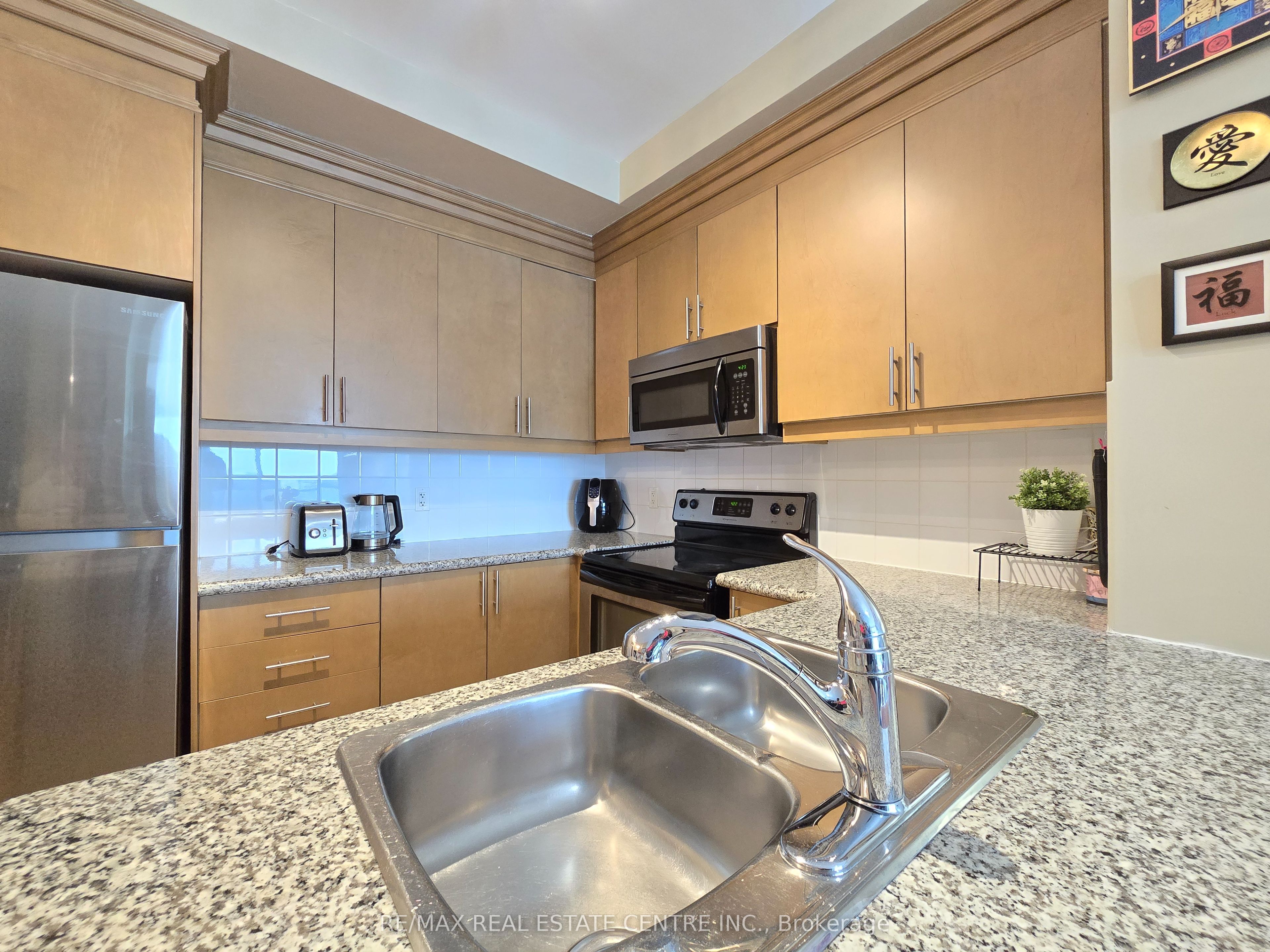 18 Harding Boulevard Ph207 Property Photo 22
