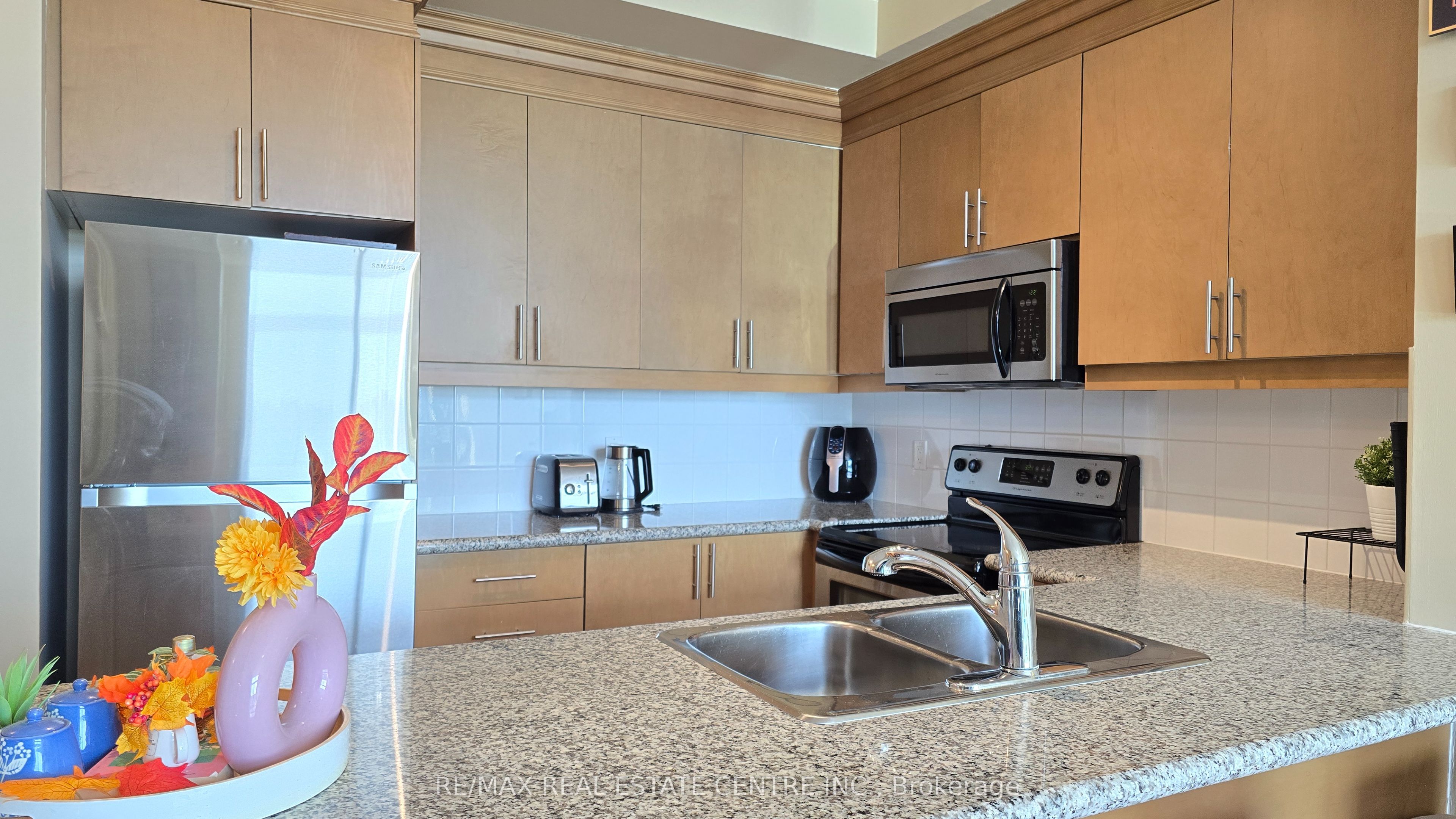 18 Harding Boulevard Ph207 Property Photo 23