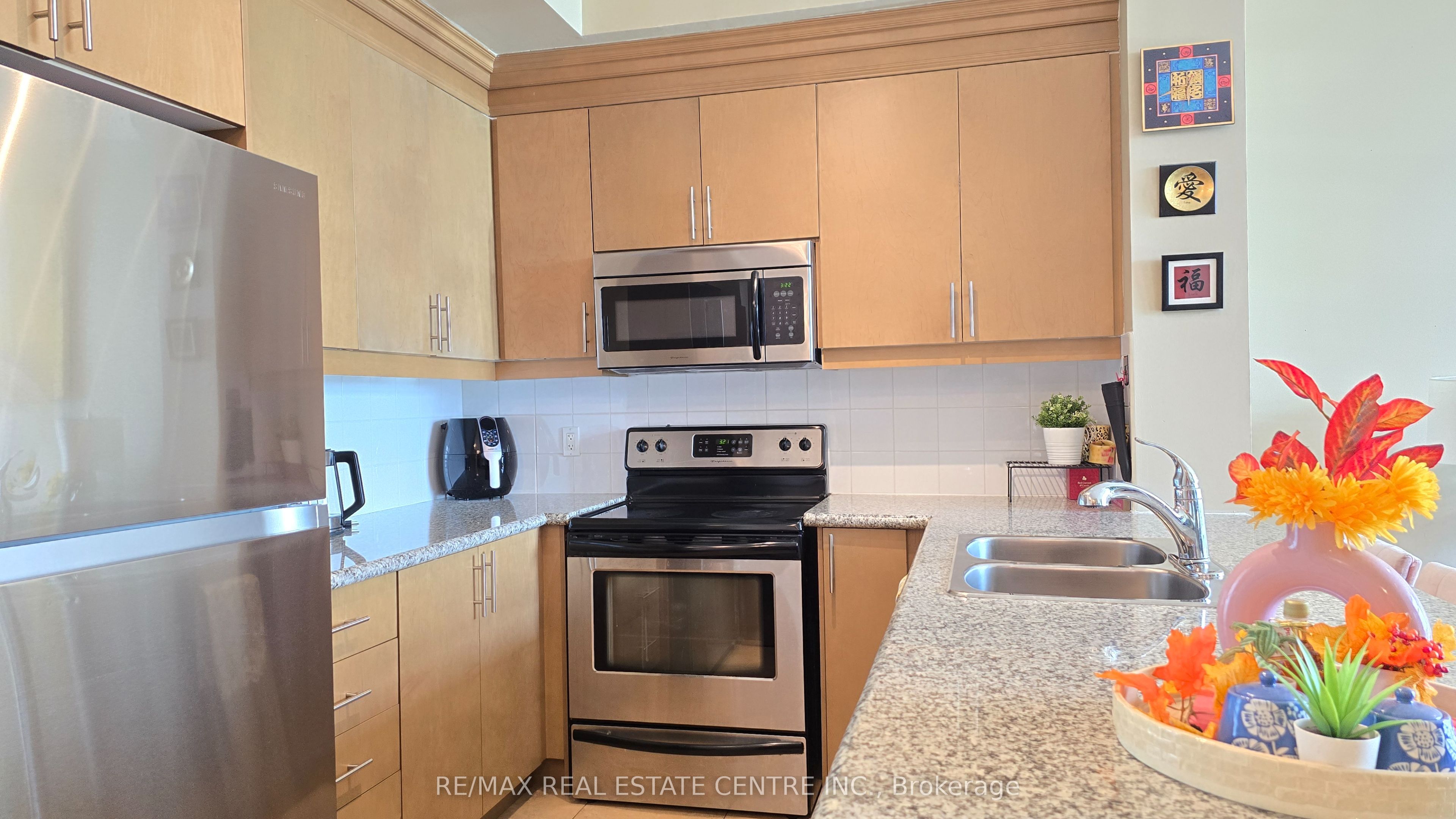 18 Harding Boulevard Ph207 Property Photo 24