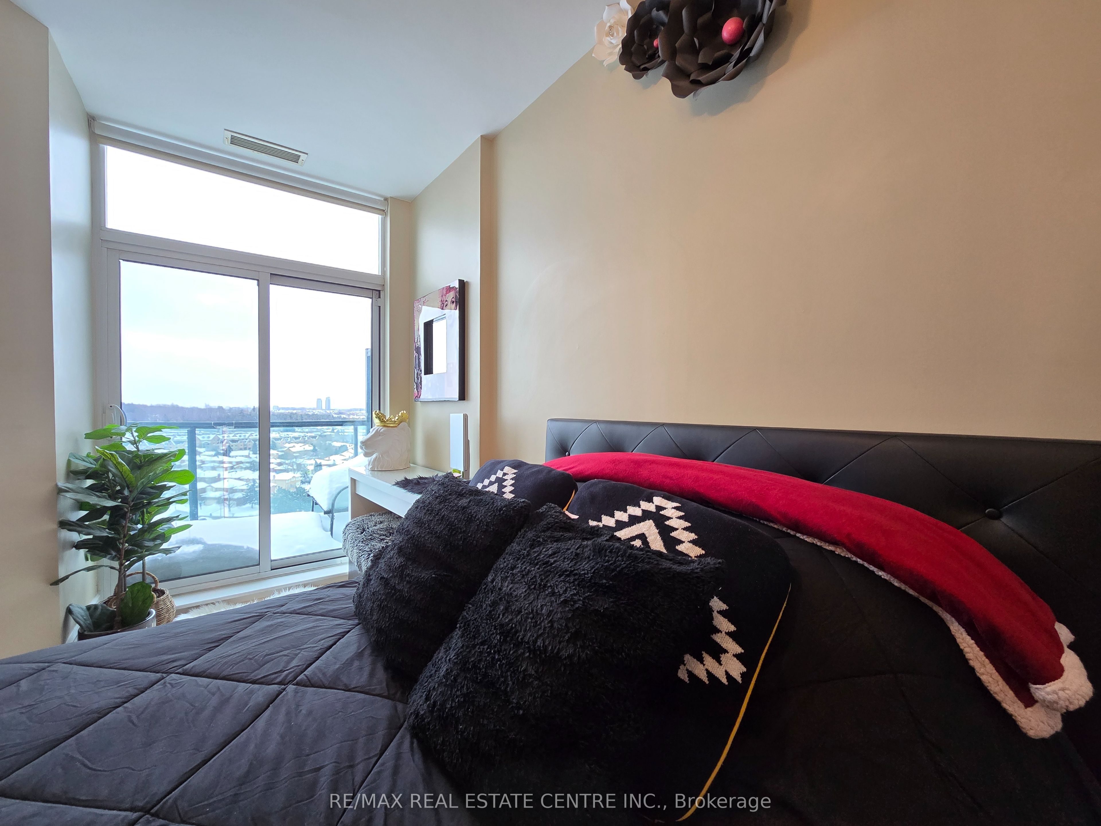 18 Harding Boulevard Ph207 Property Photo 28