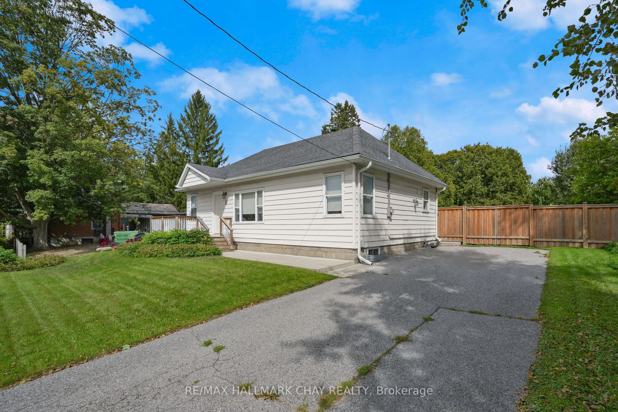 11 King Street S Property Photo 4