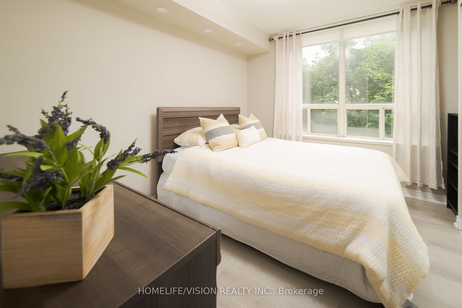 7 Townsgate Drive 413 Property Photo 20