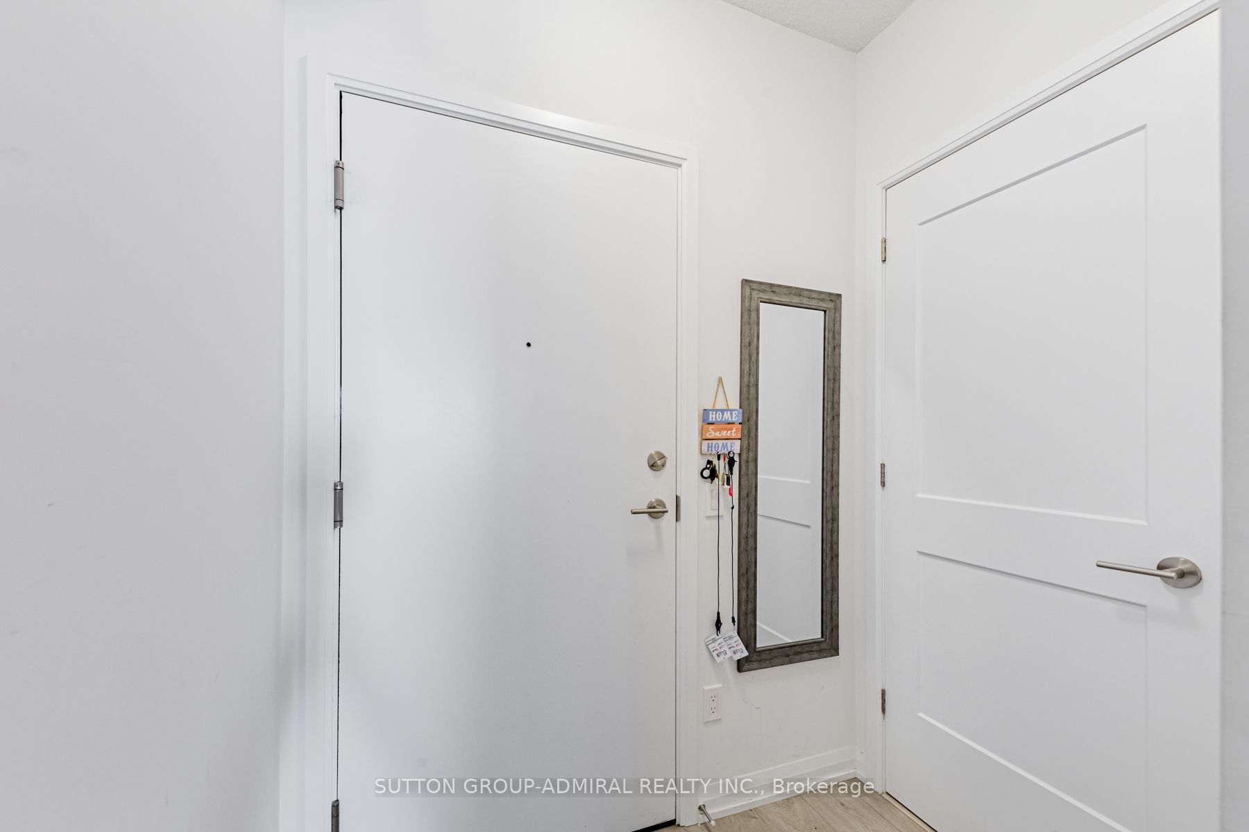 7895 Jane Street 2812 Property Photo 2