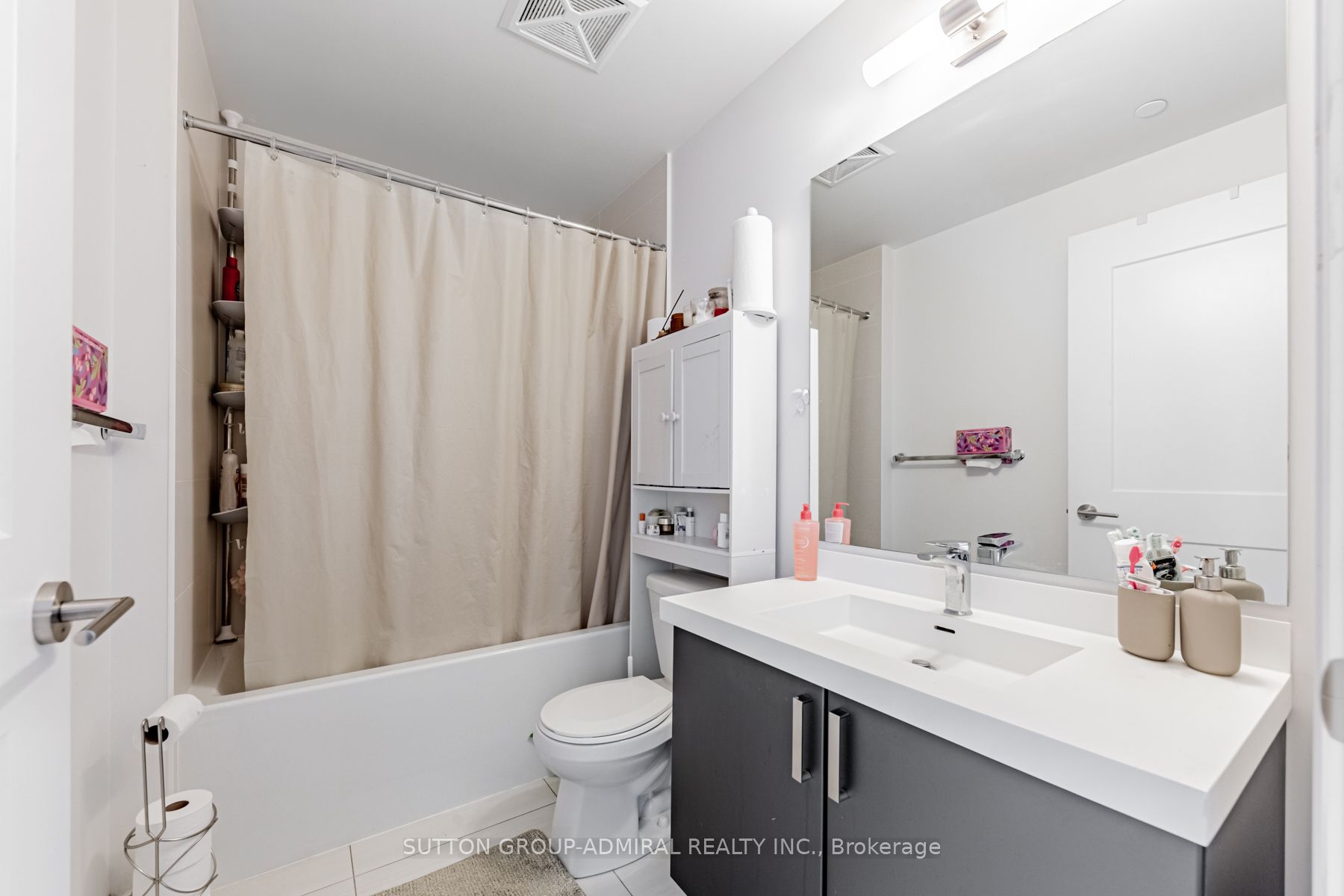 7895 Jane Street 2812 Property Photo 4
