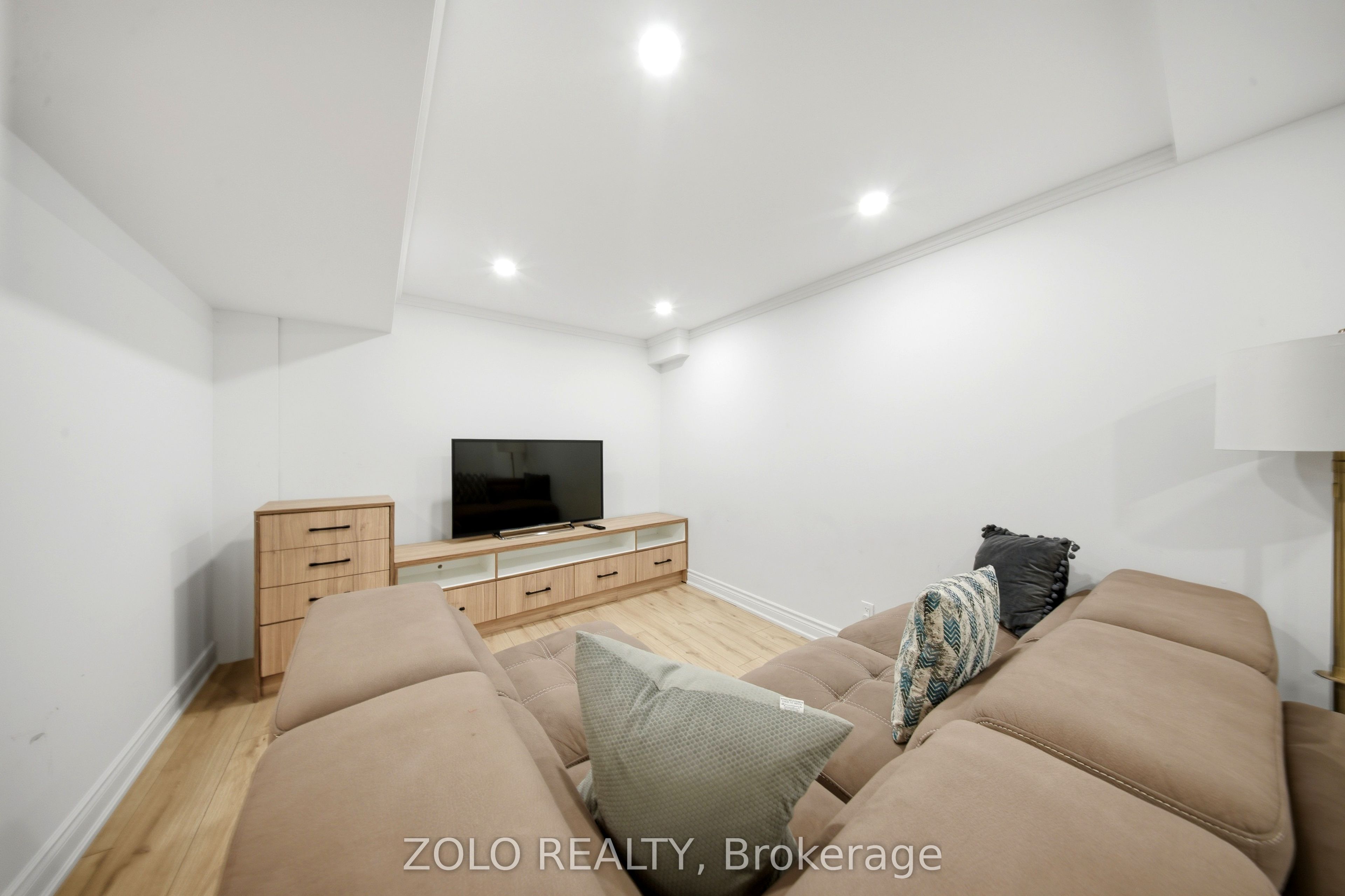 106 Rosanna Crescent Property Photo 34