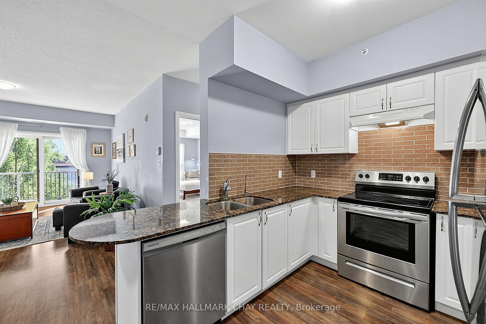161 Wellington Street E 210 Property Photo 8