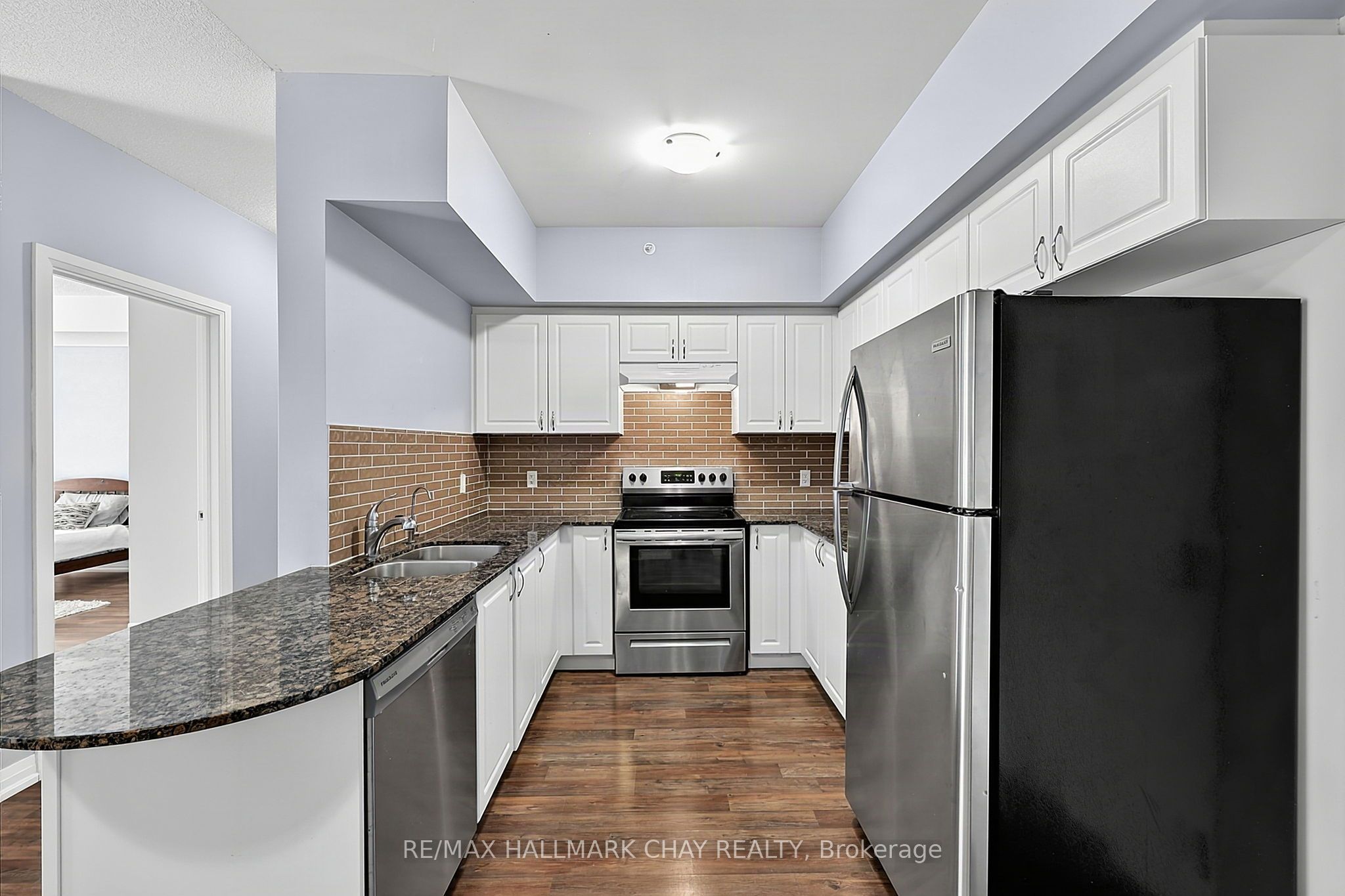 161 Wellington Street E 210 Property Photo 9