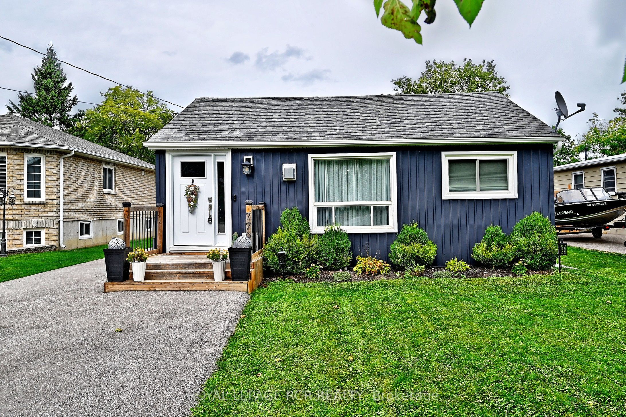 779 Sheppard Avenue Property Photo 2