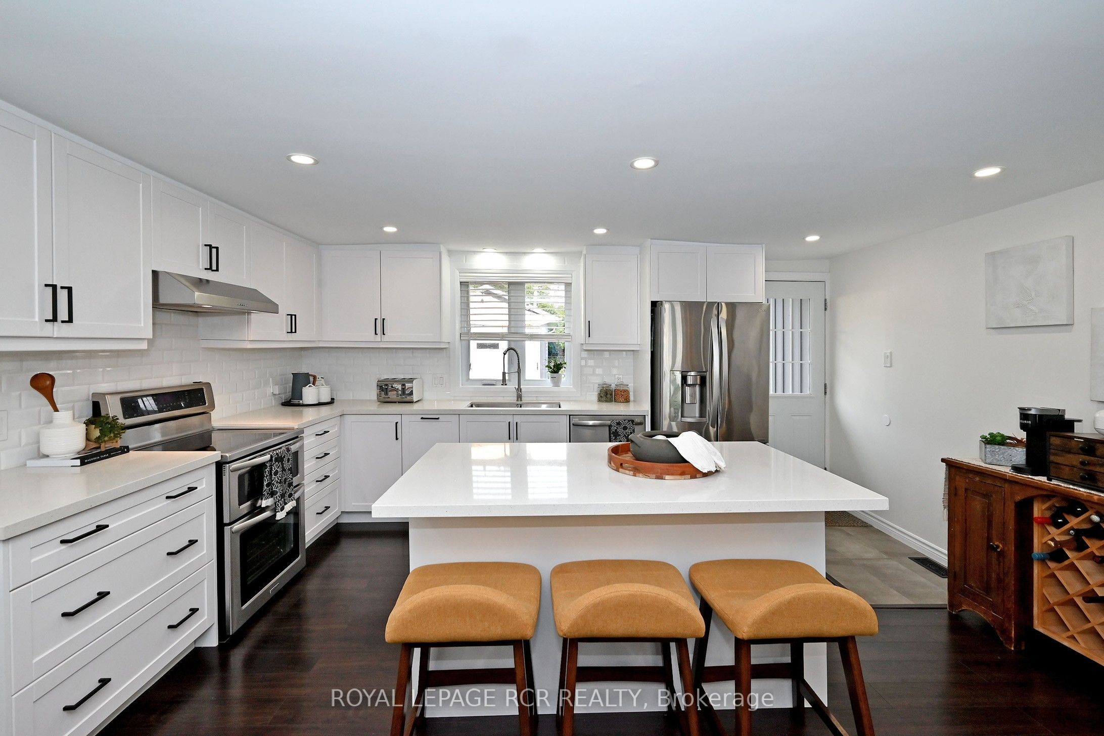 779 Sheppard Avenue Property Photo 10