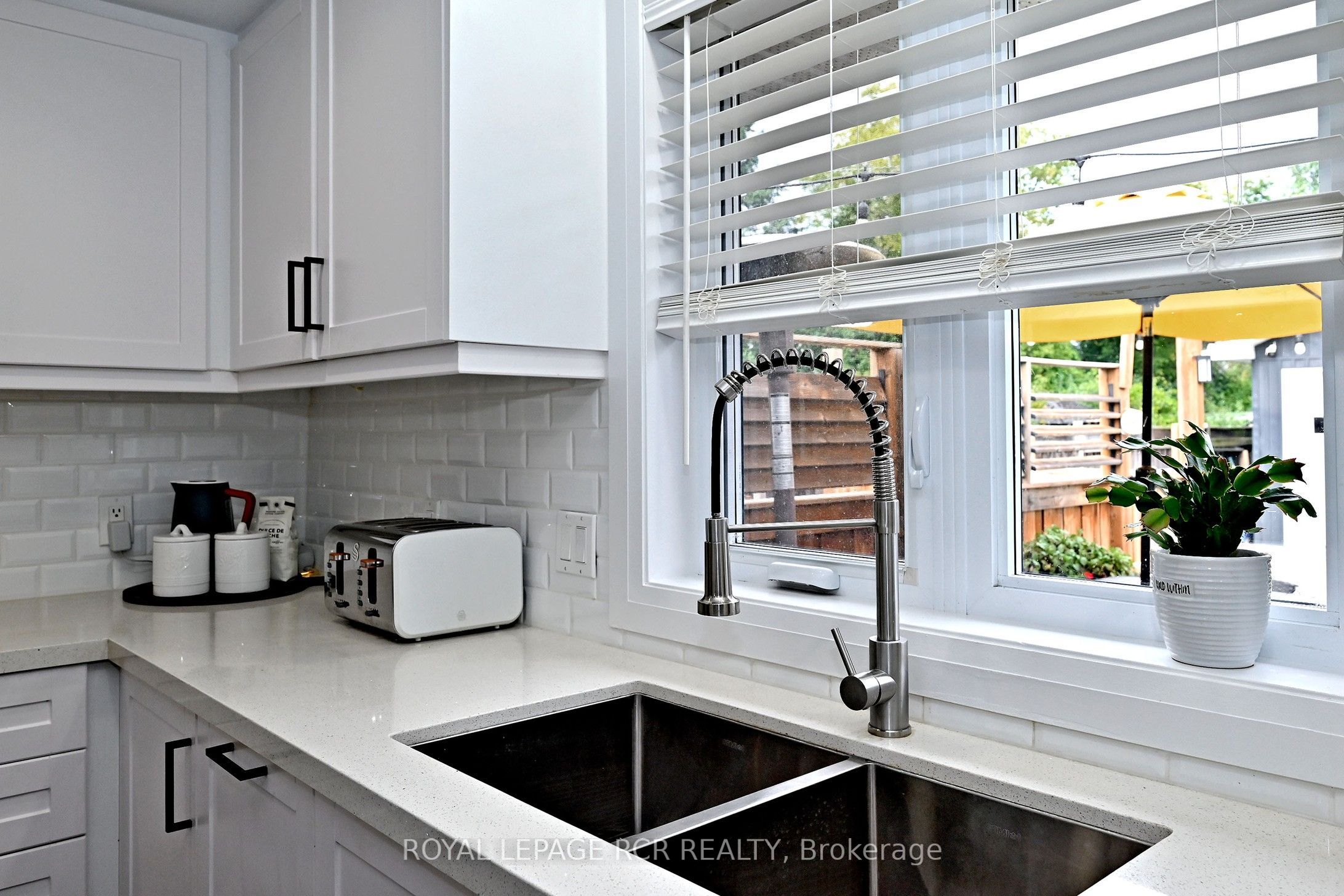 779 Sheppard Avenue Property Photo 14