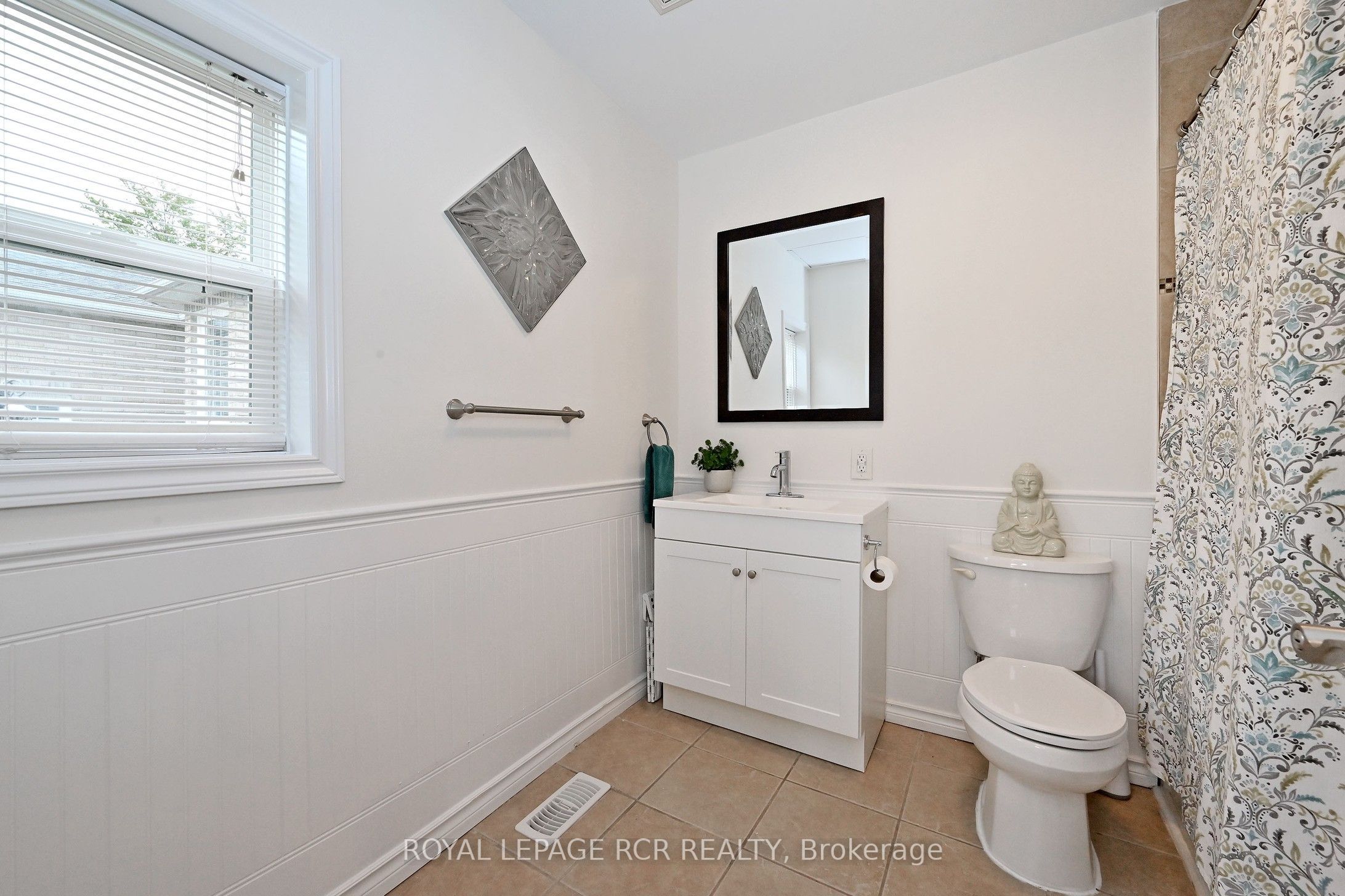 779 Sheppard Avenue Property Photo 21