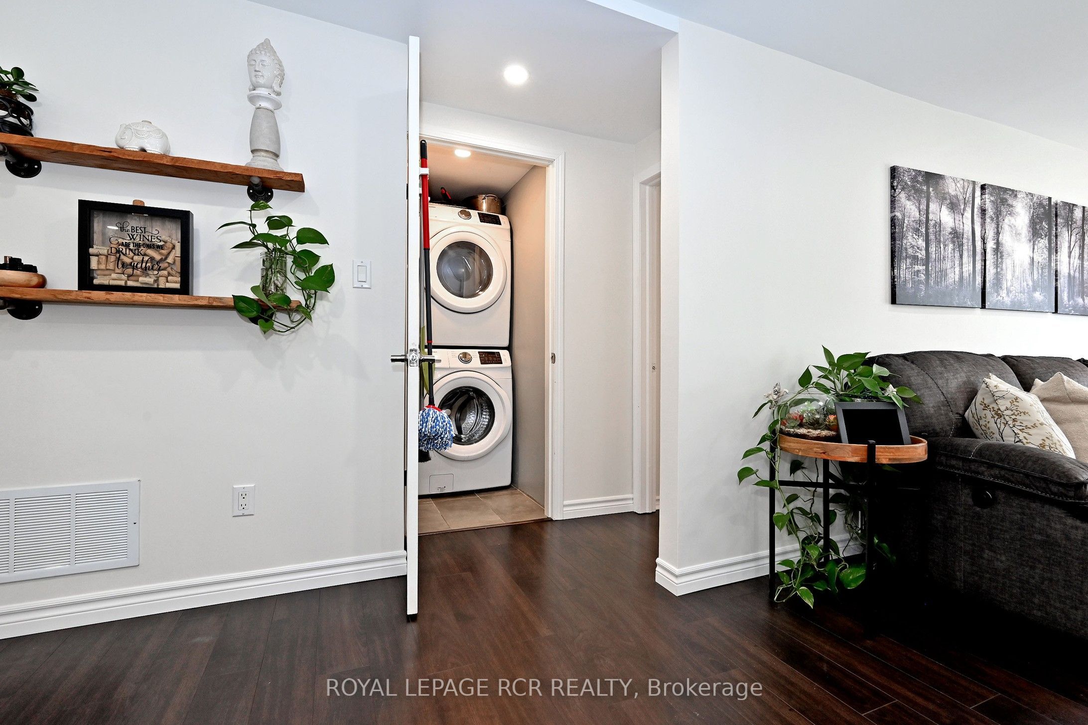 779 Sheppard Avenue Property Photo 22