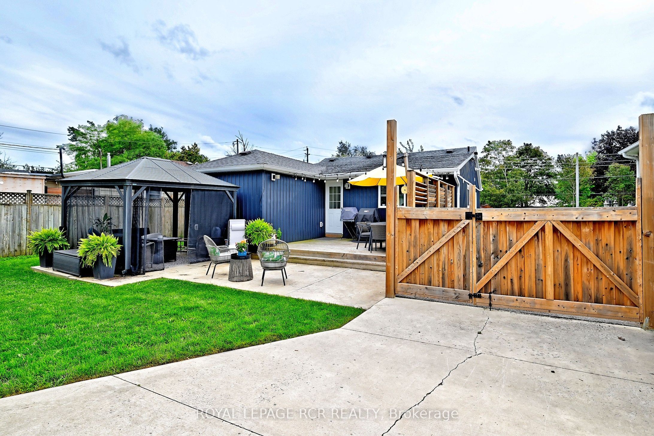 779 Sheppard Avenue Property Photo 33