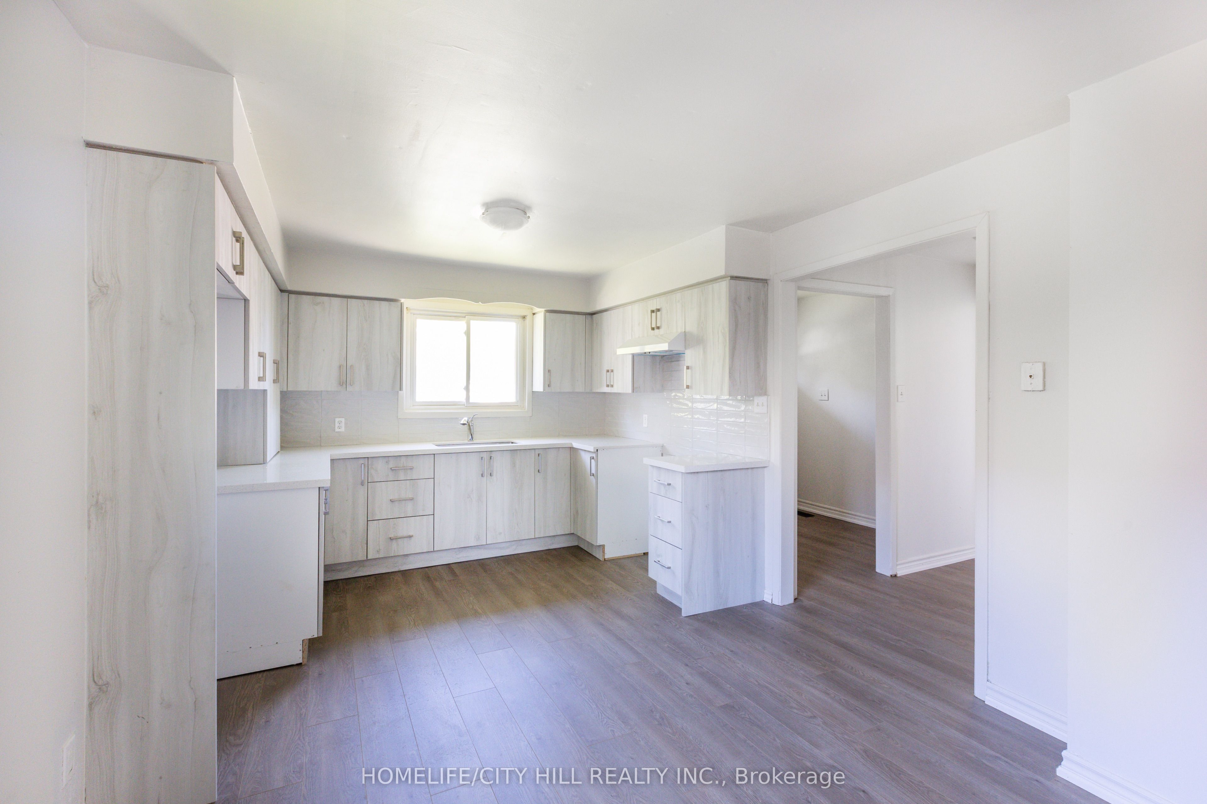 347 Hollywood Drive Property Photo 3