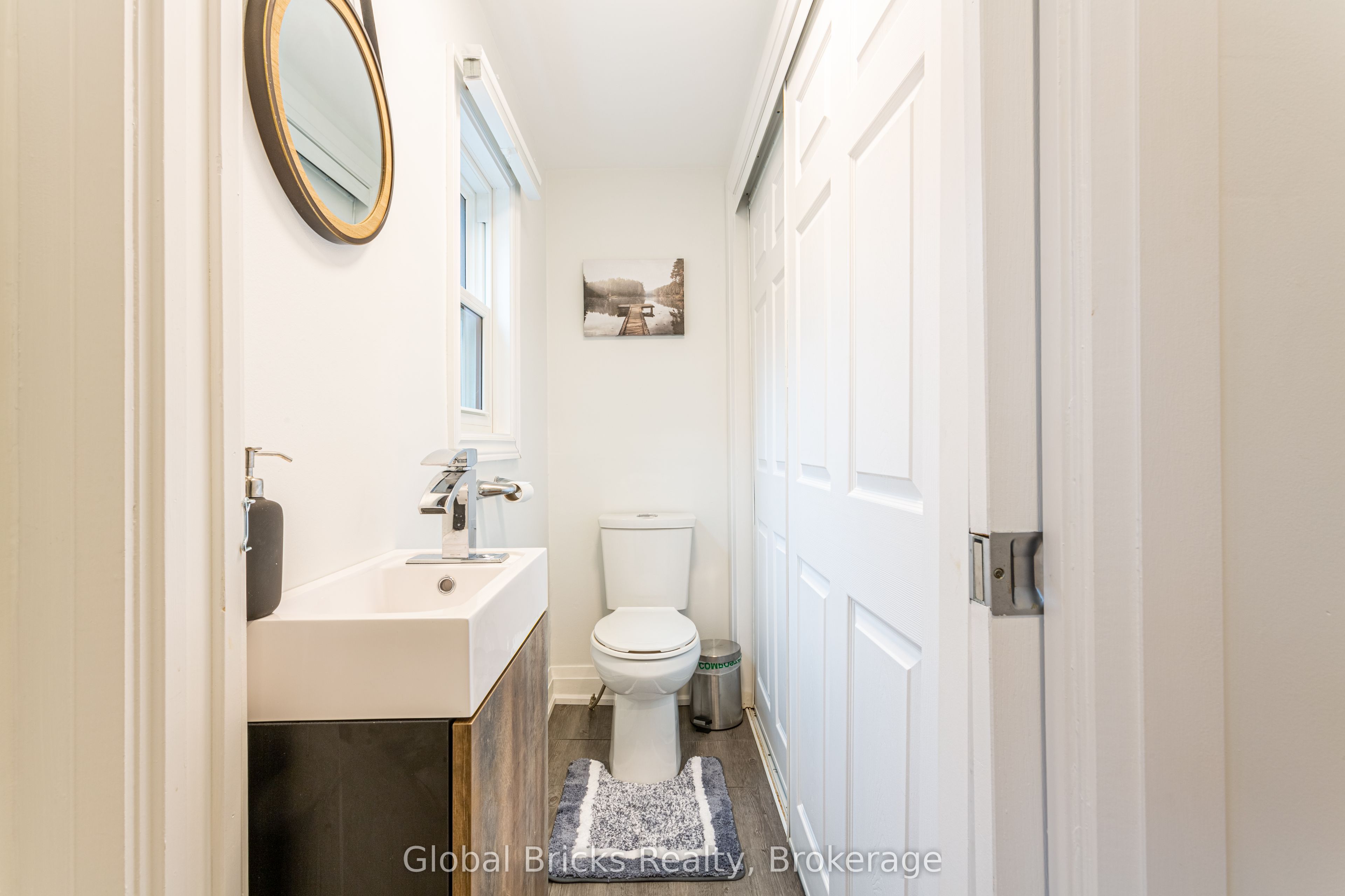 648 10th Line Property Photo 12