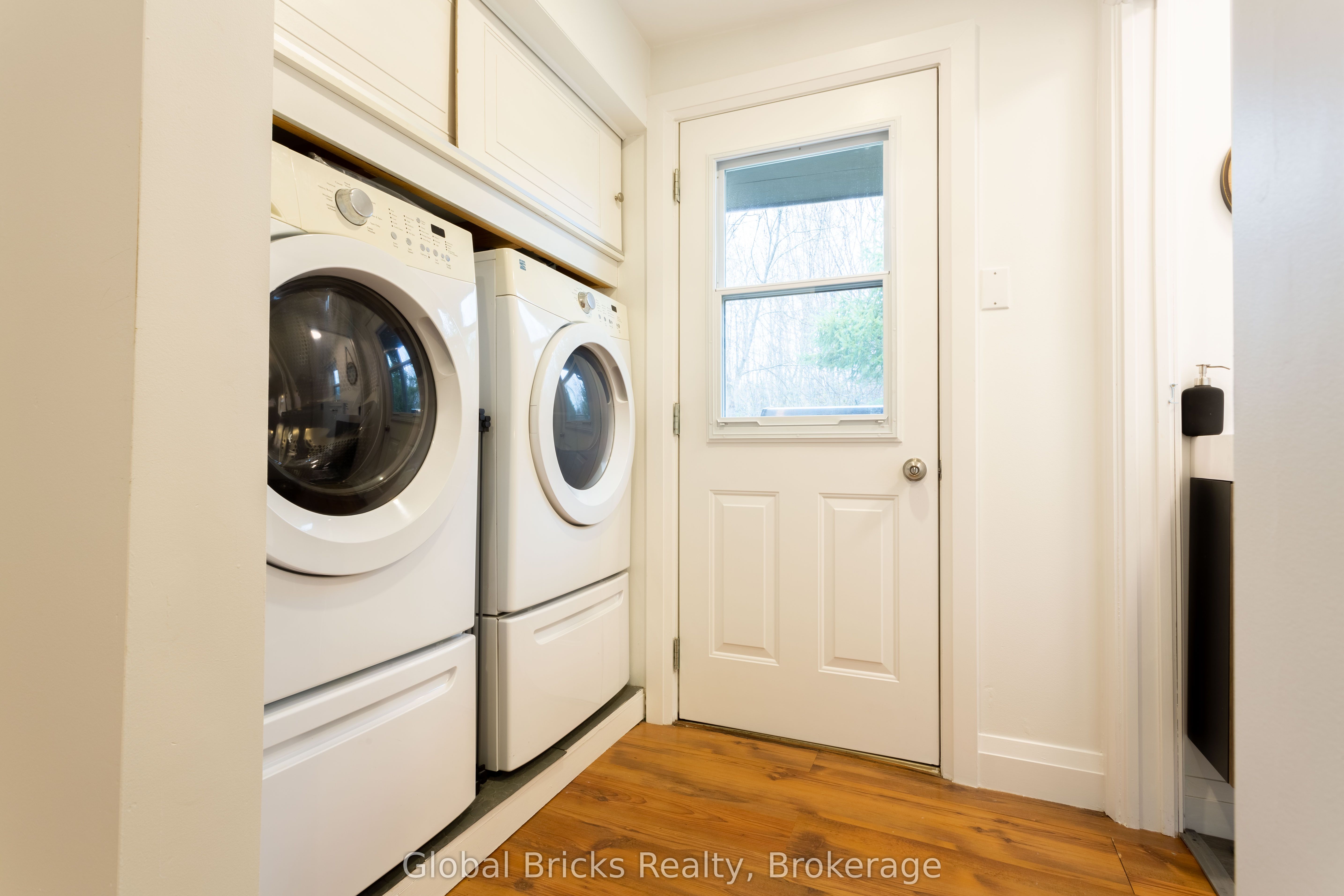 648 10th Line Property Photo 13