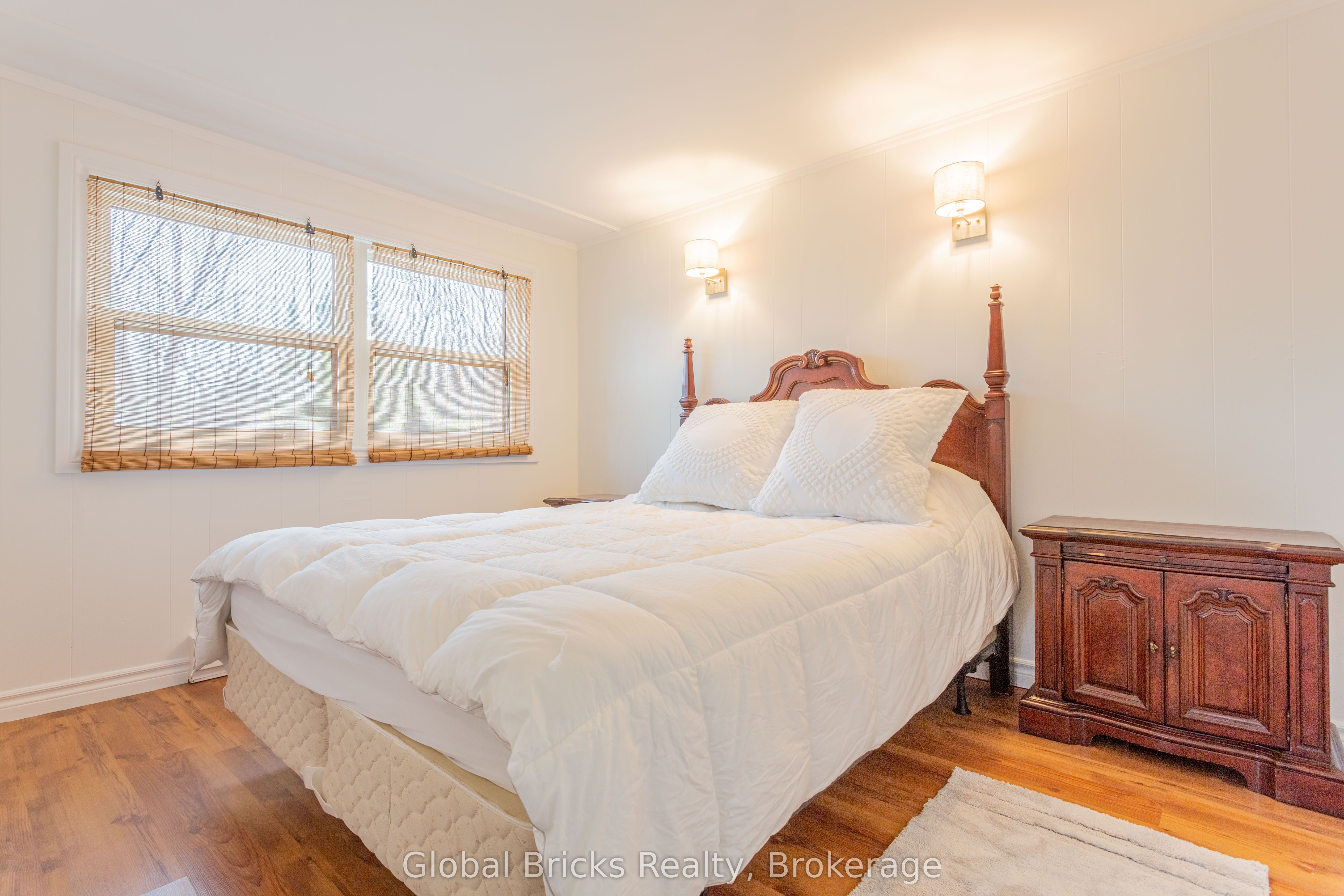 648 10th Line Property Photo 17