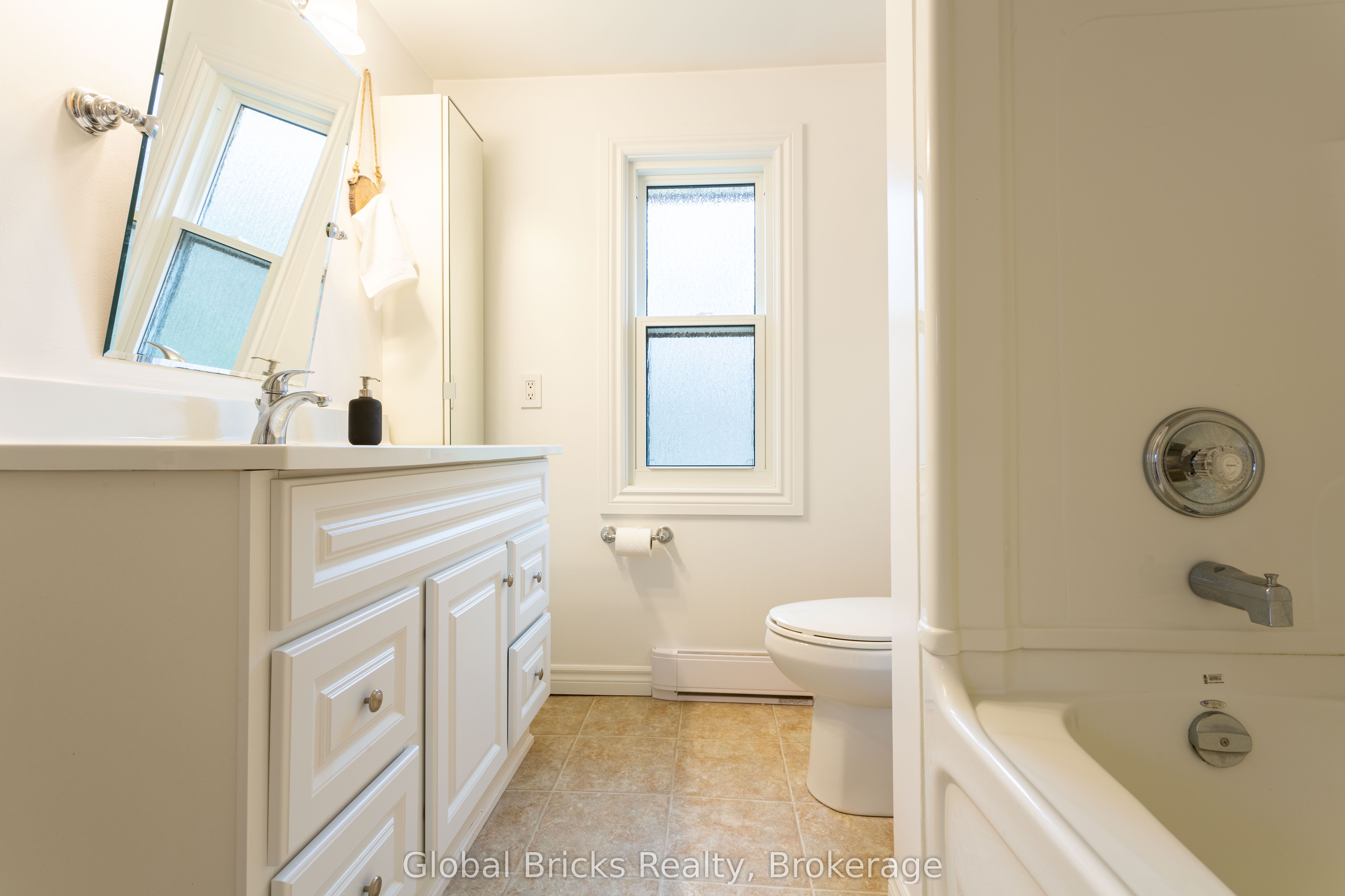 648 10th Line Property Photo 19