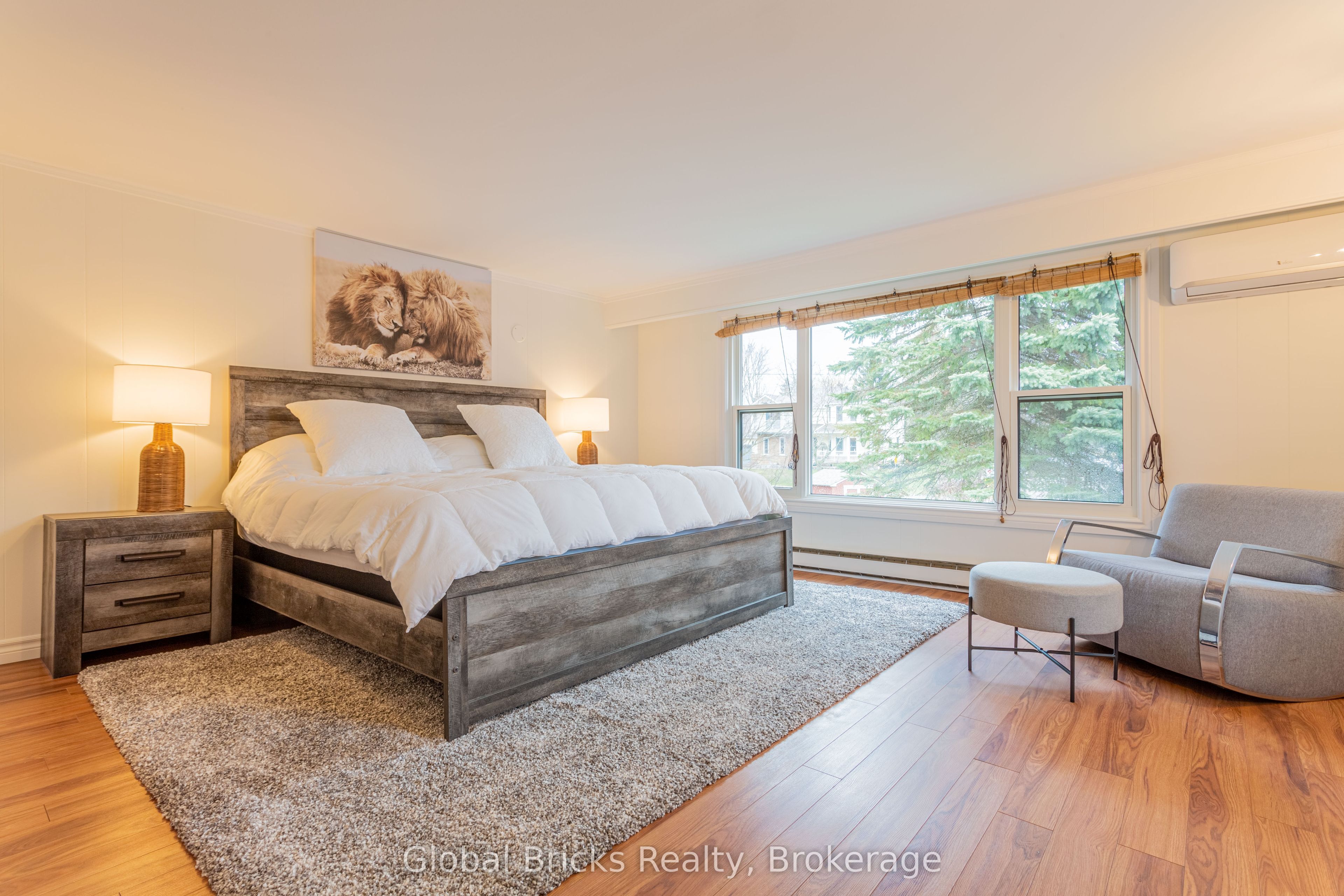 648 10th Line Property Photo 20