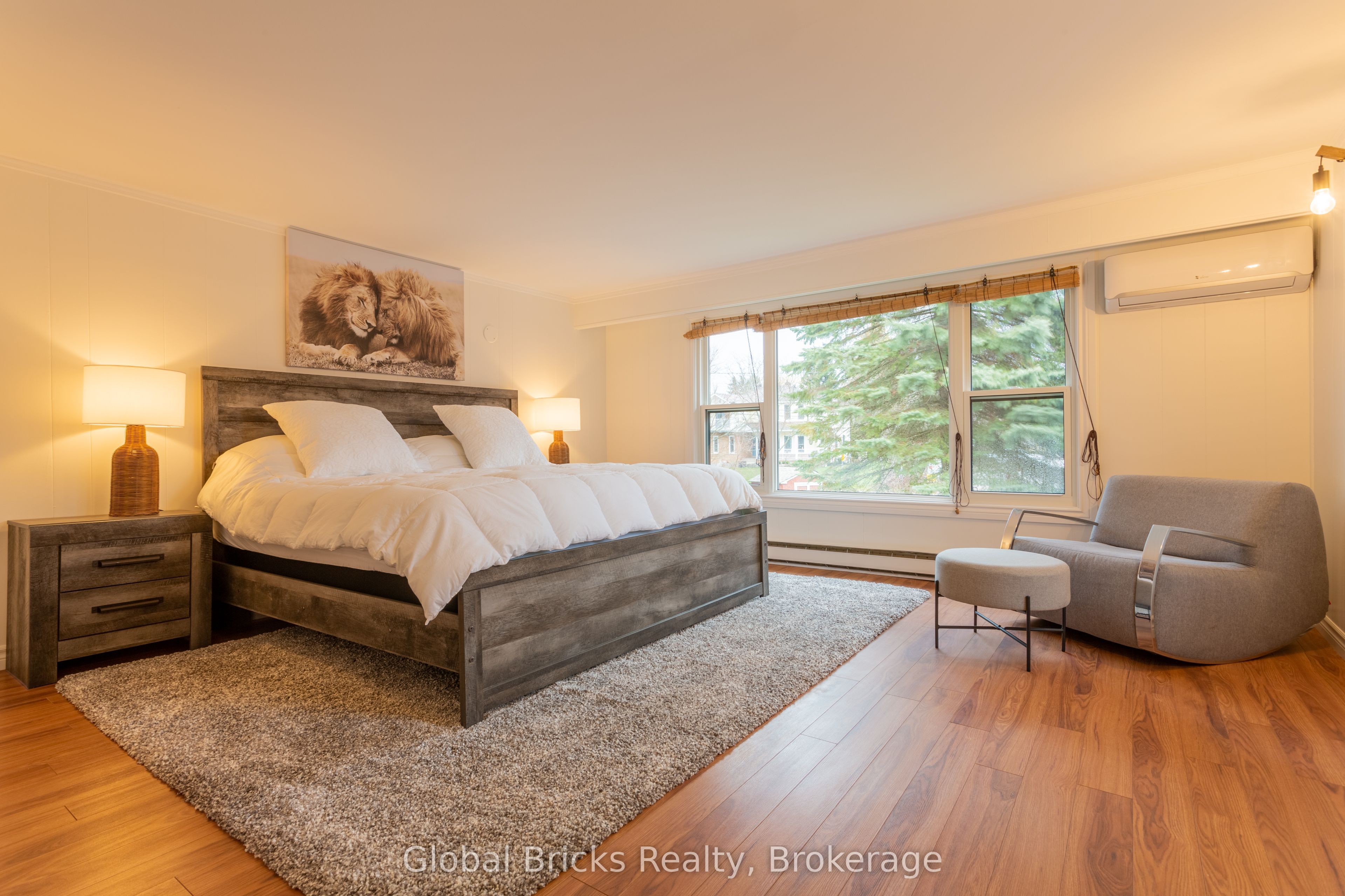 648 10th Line Property Photo 23
