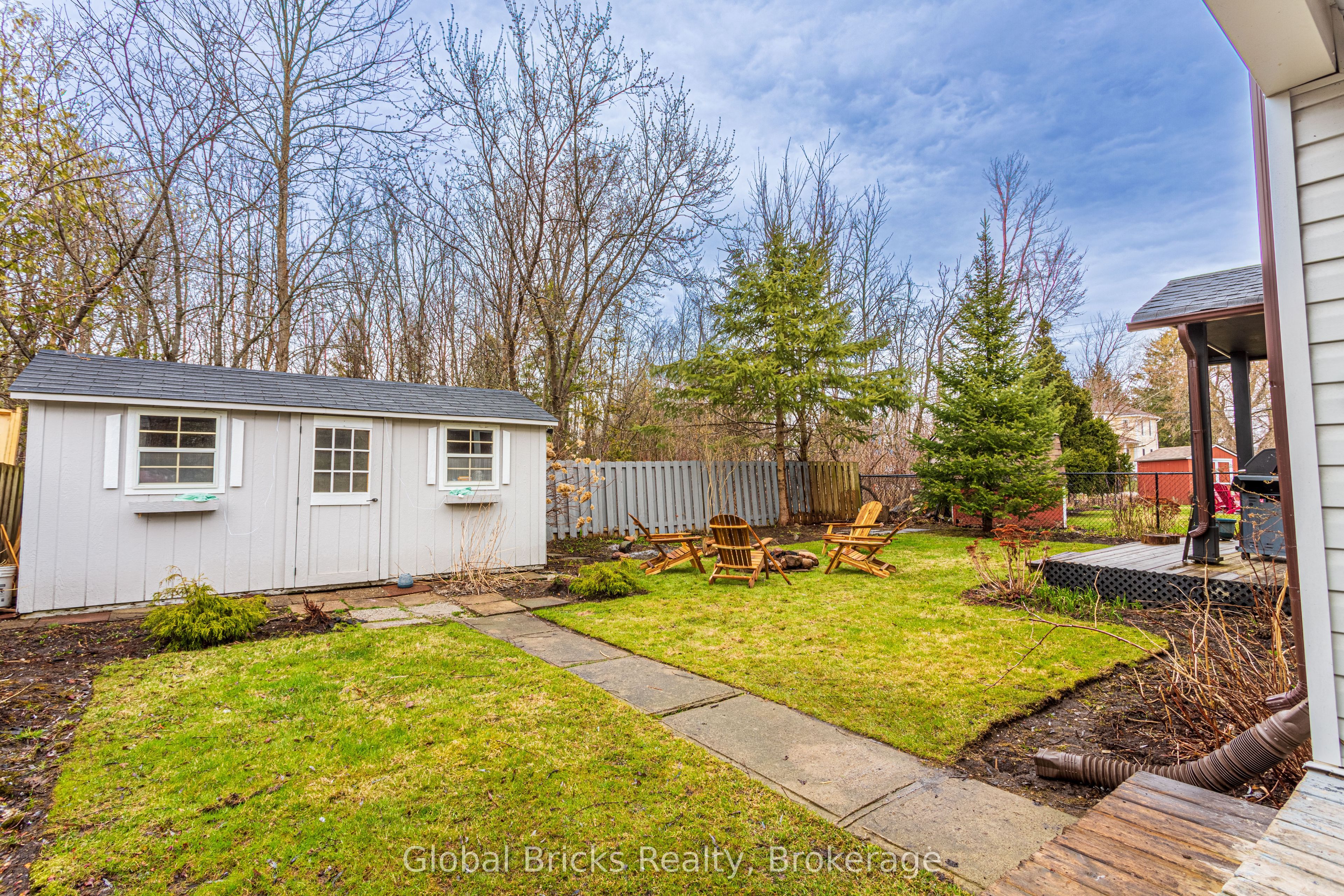 648 10th Line Property Photo 25
