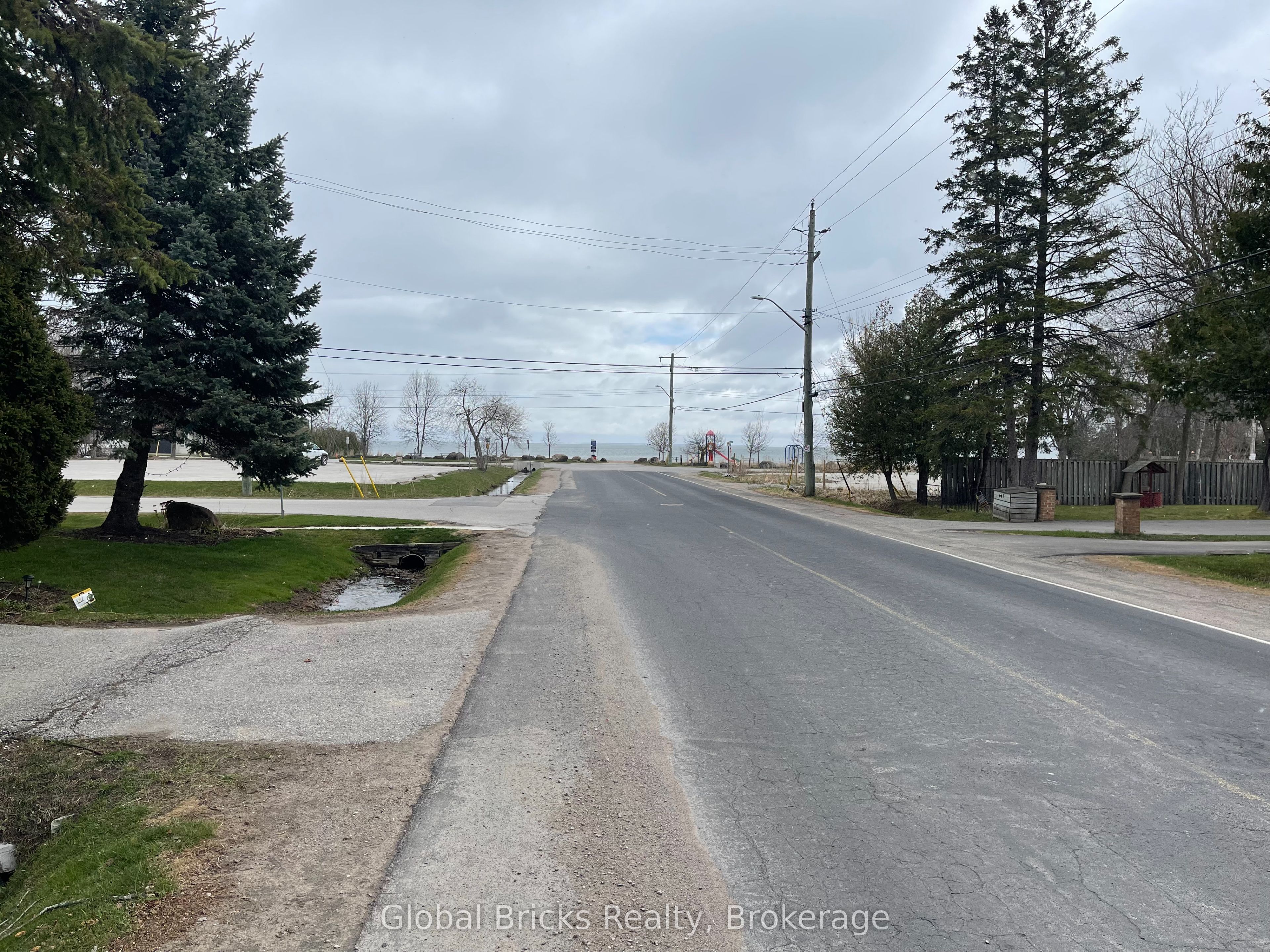 648 10th Line Property Photo 27