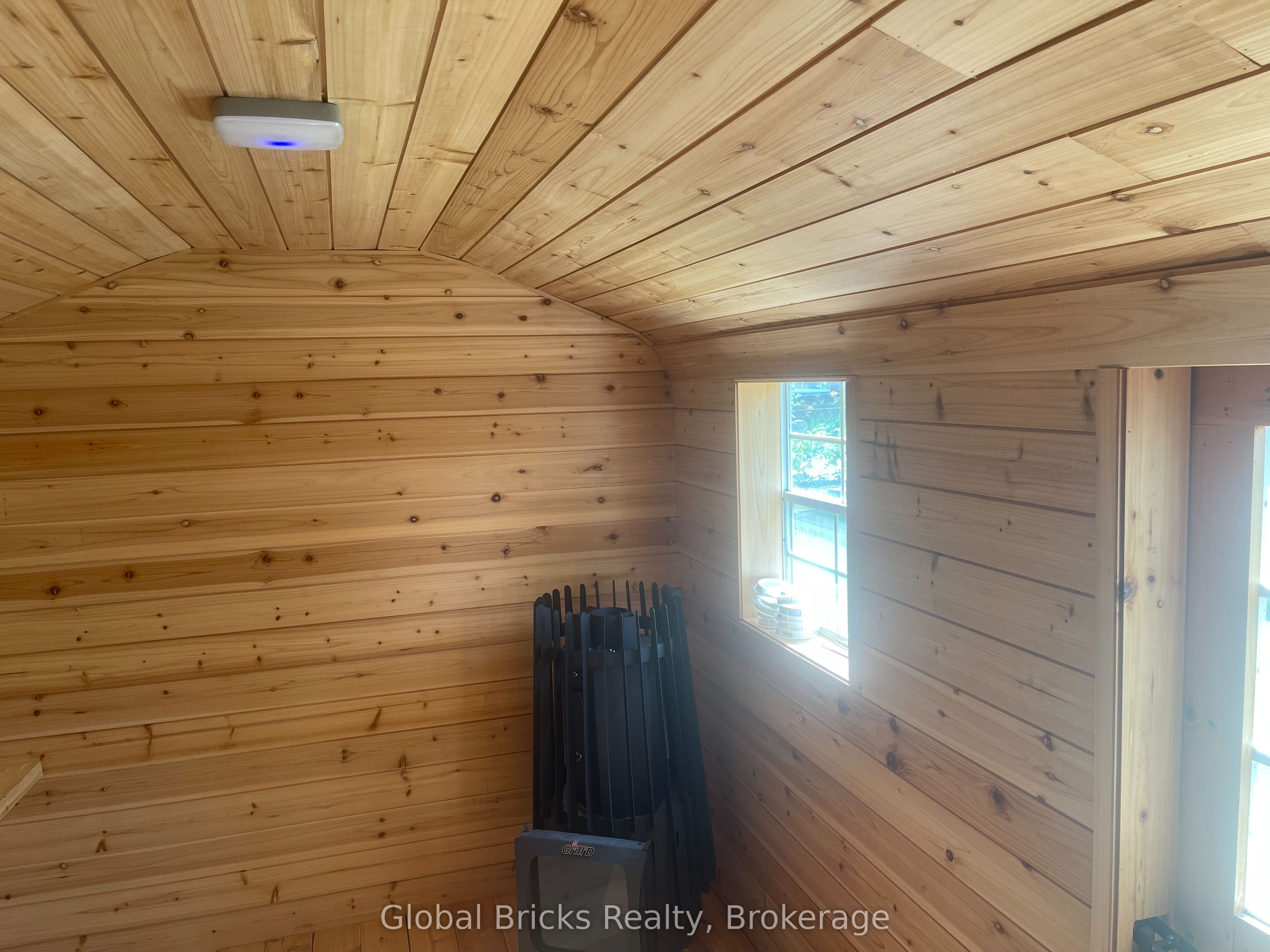 648 10th Line Property Photo 34