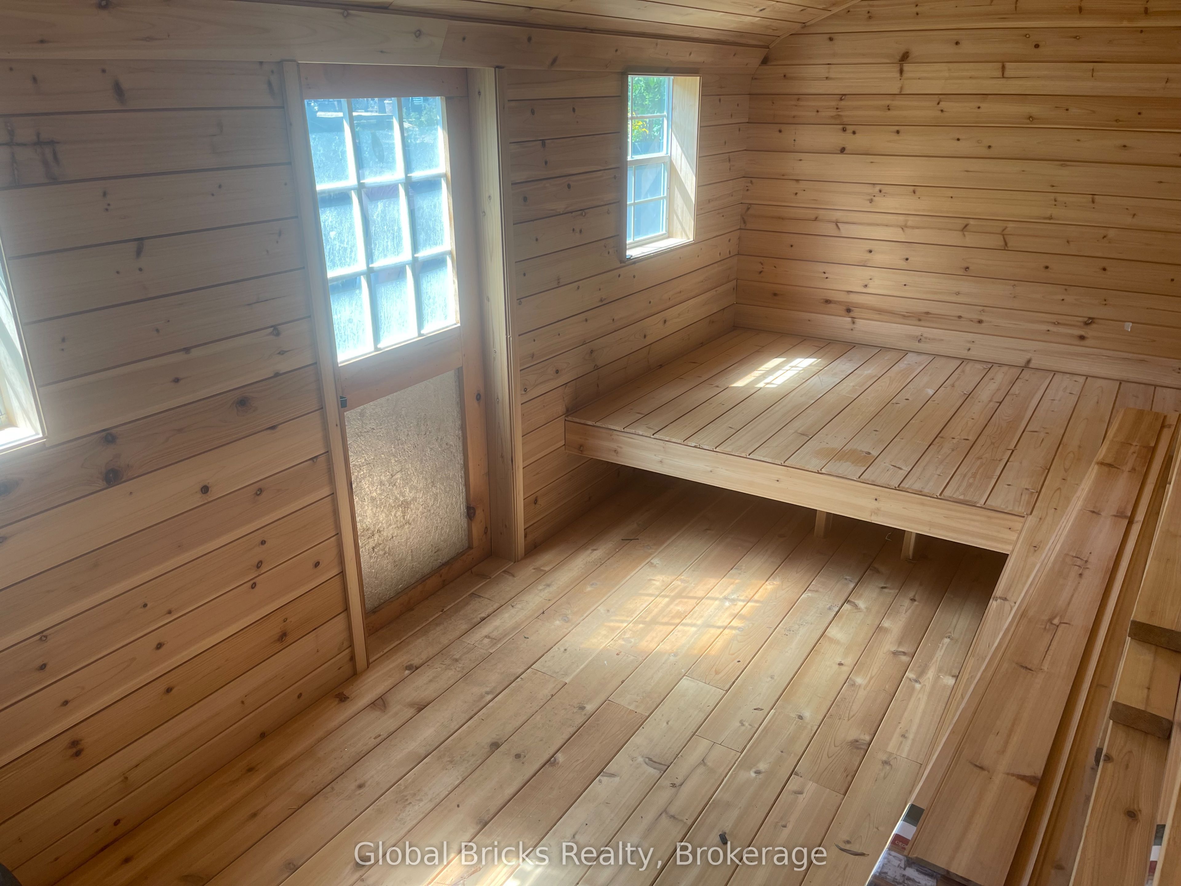 648 10th Line Property Photo 35