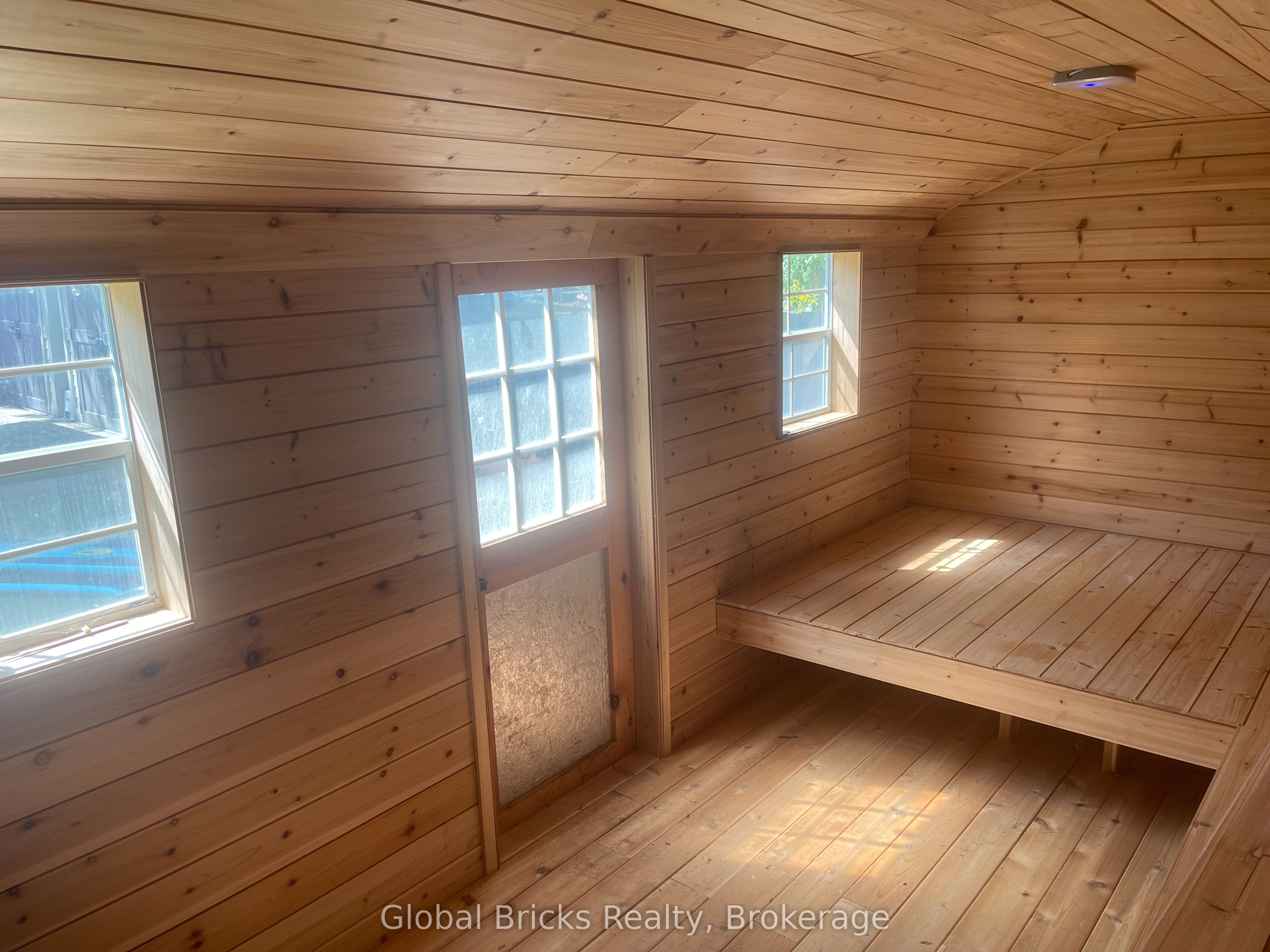 648 10th Line Property Photo 36