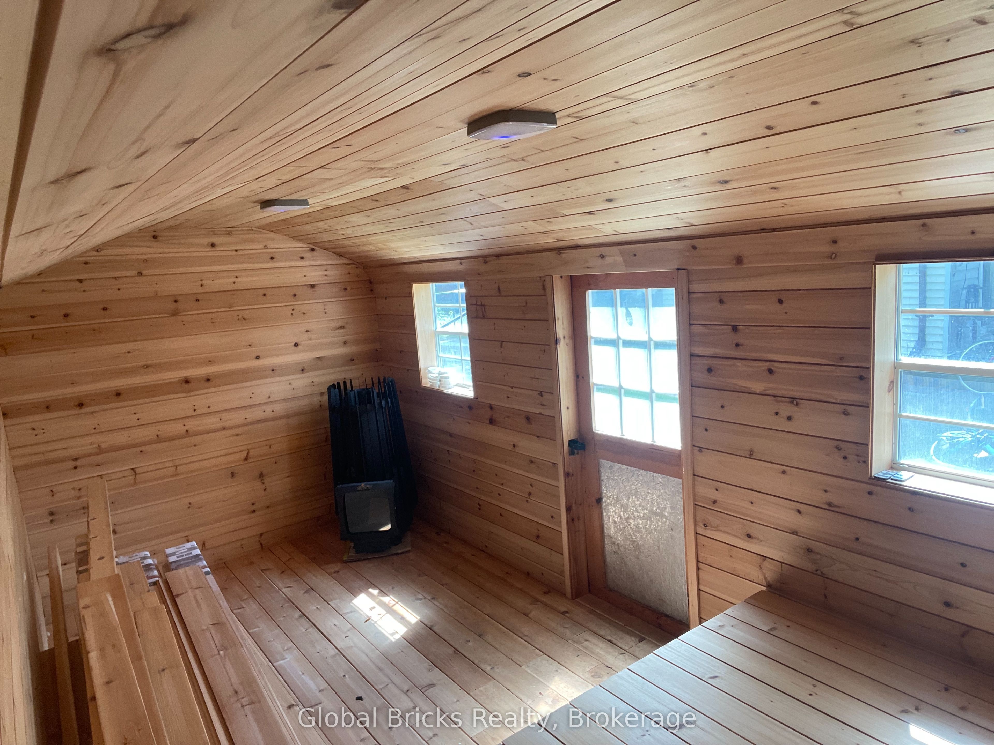 648 10th Line Property Photo 37