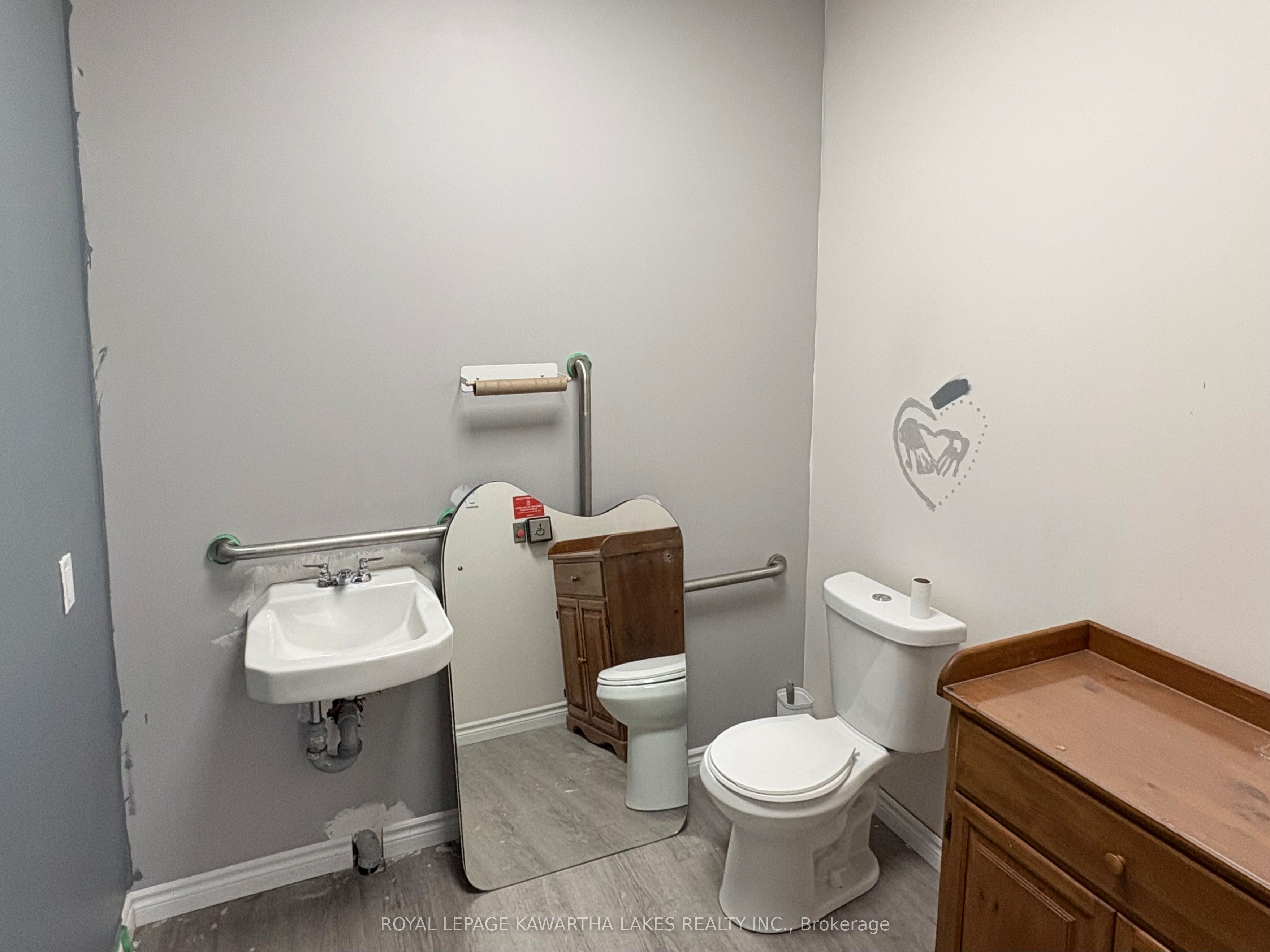 448 Osborne Street 3 Property Photo 15