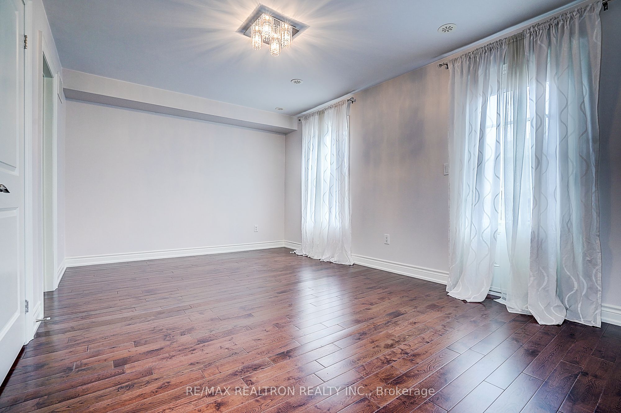 10060 Keele Street 11 Property Photo 24