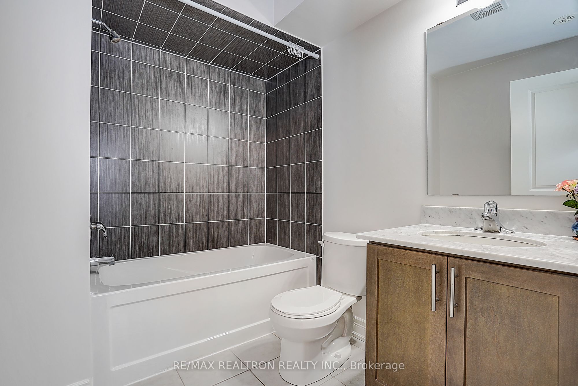 10060 Keele Street 11 Property Photo 27