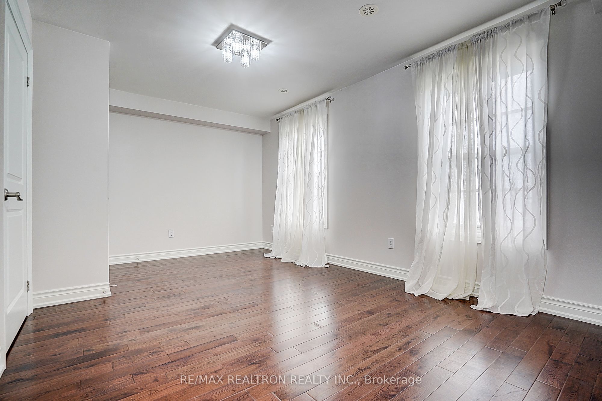 10060 Keele Street 11 Property Photo 28