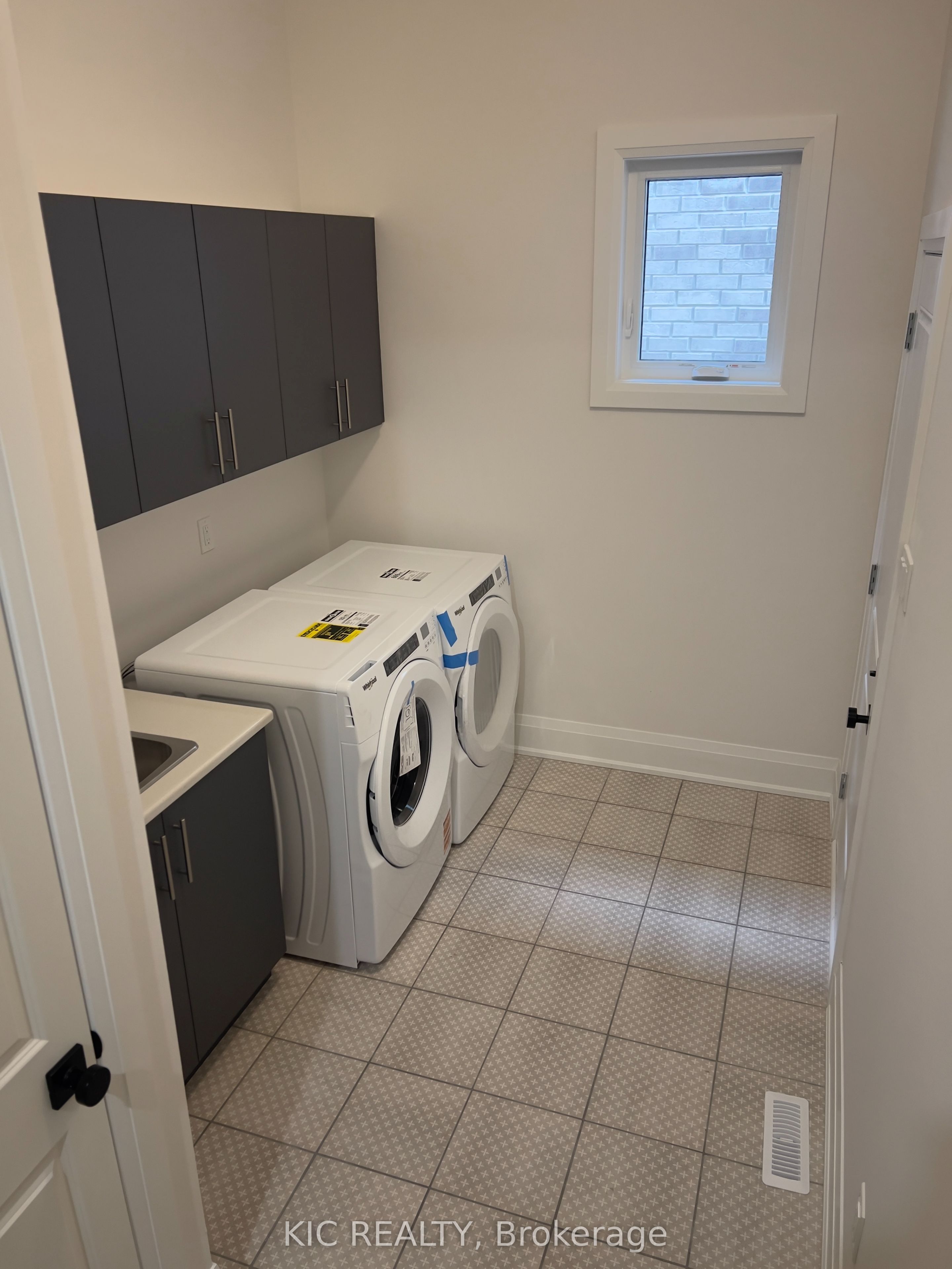 93 Baycroft Boulevard Property Photo 8