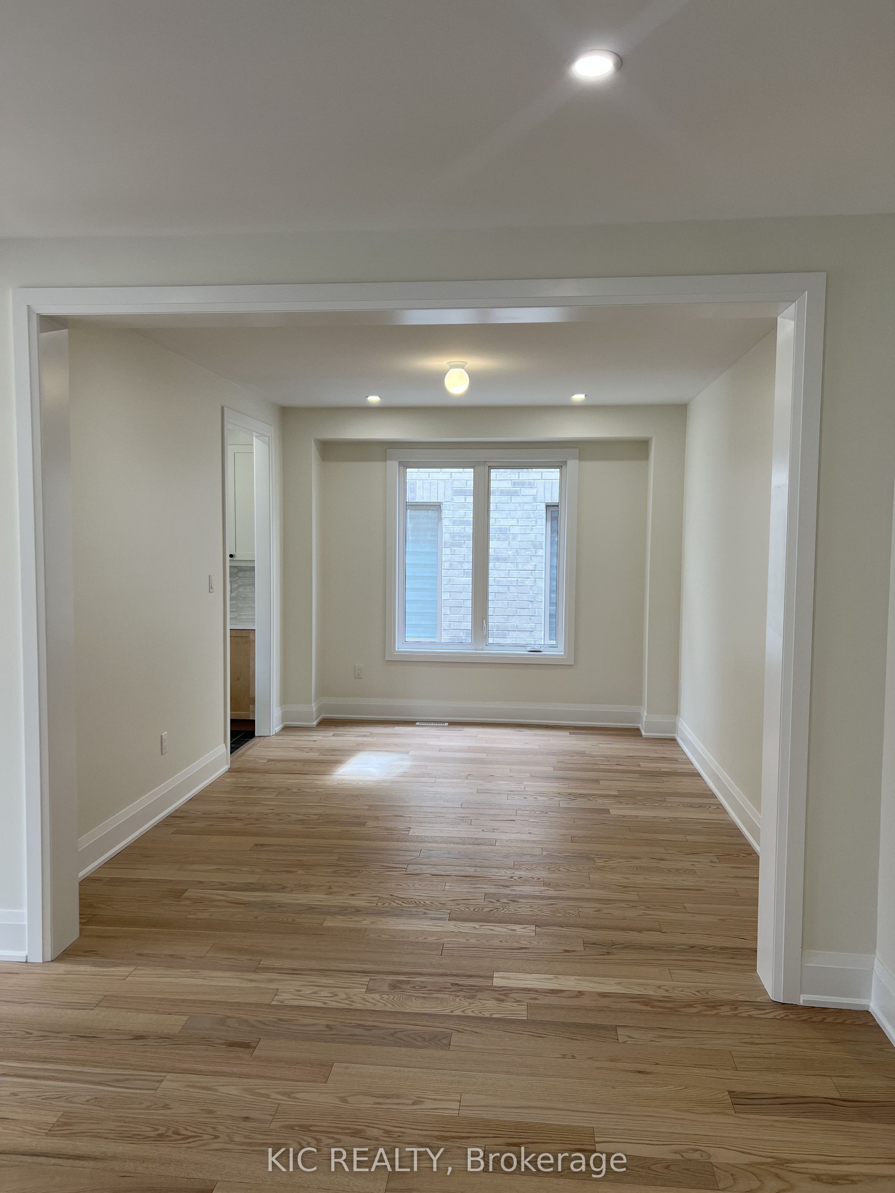 93 Baycroft Boulevard Property Photo 11