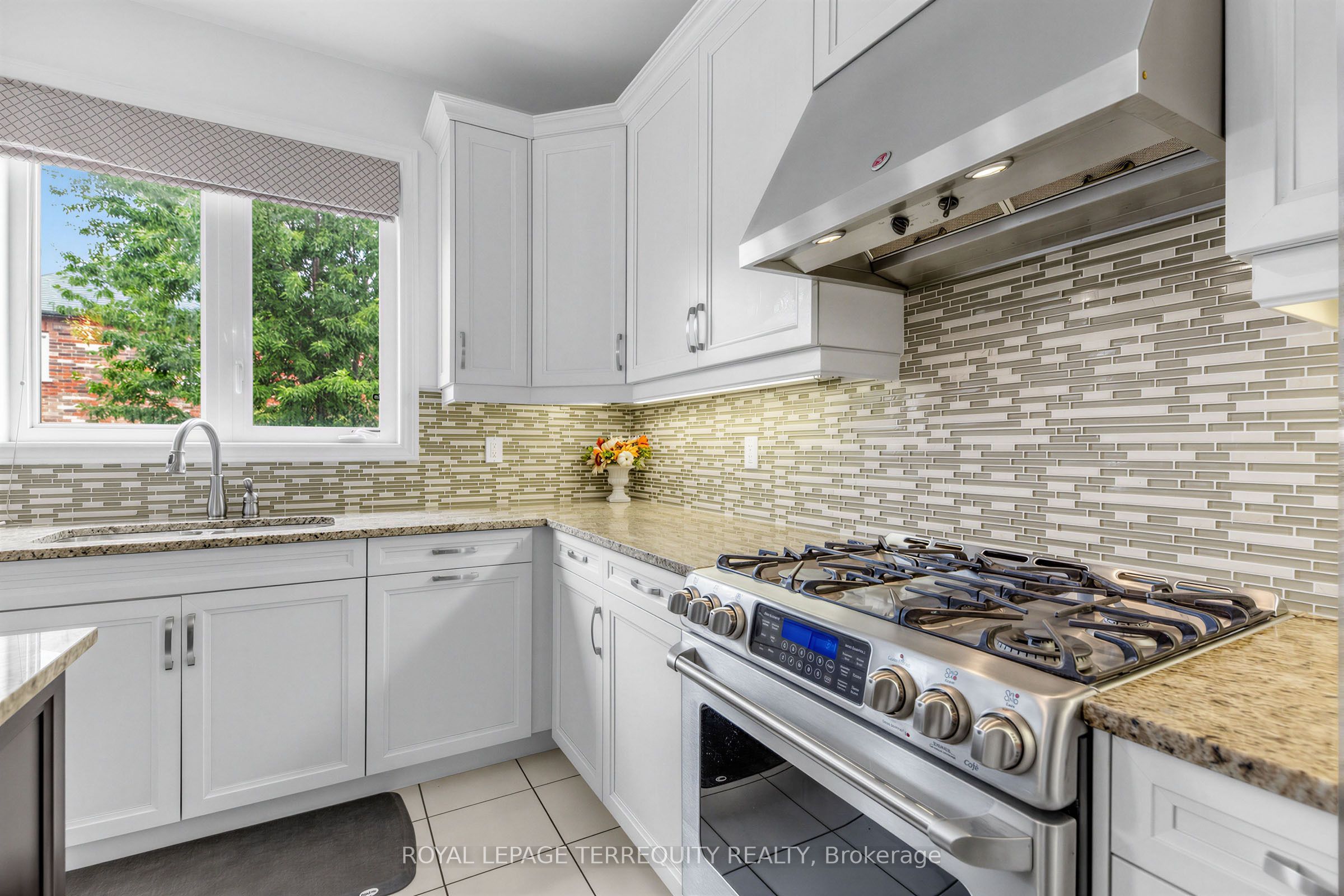 44 Headwind Boulevard Property Photo 12