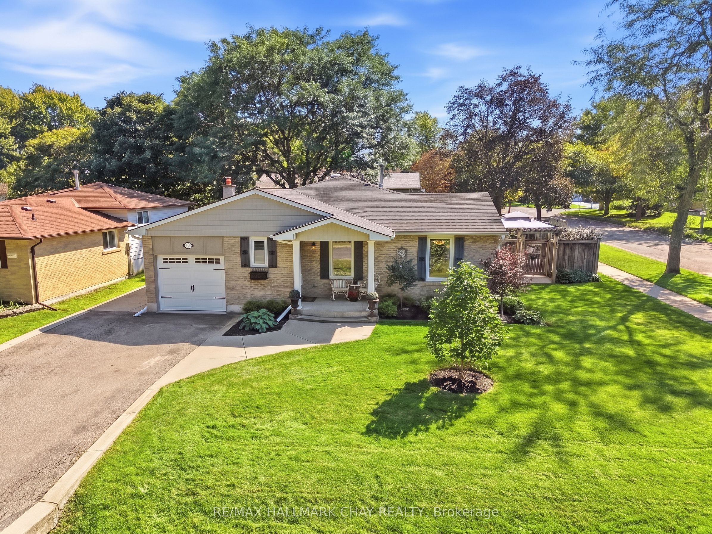 17 Stewart Street W Property Photo 1